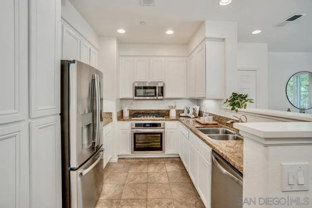 https://cdn.realtyfeed.com/cdn/127/250036250/03332a927c216edf8819abe4cb2fb94b.webp