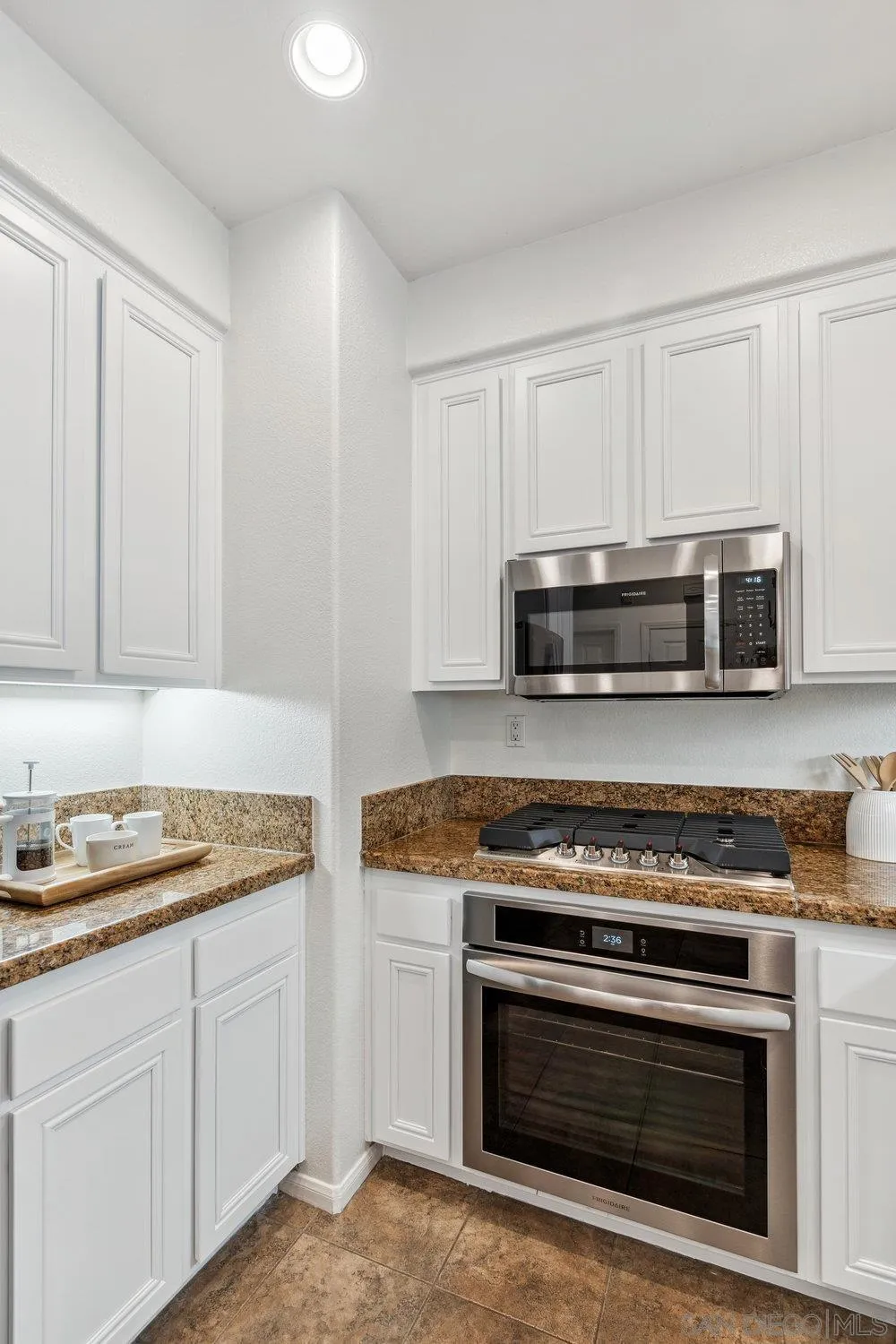 https://cdn.realtyfeed.com/cdn/127/250036250/22df71134bbe94269097bdad6fe9e847.webp