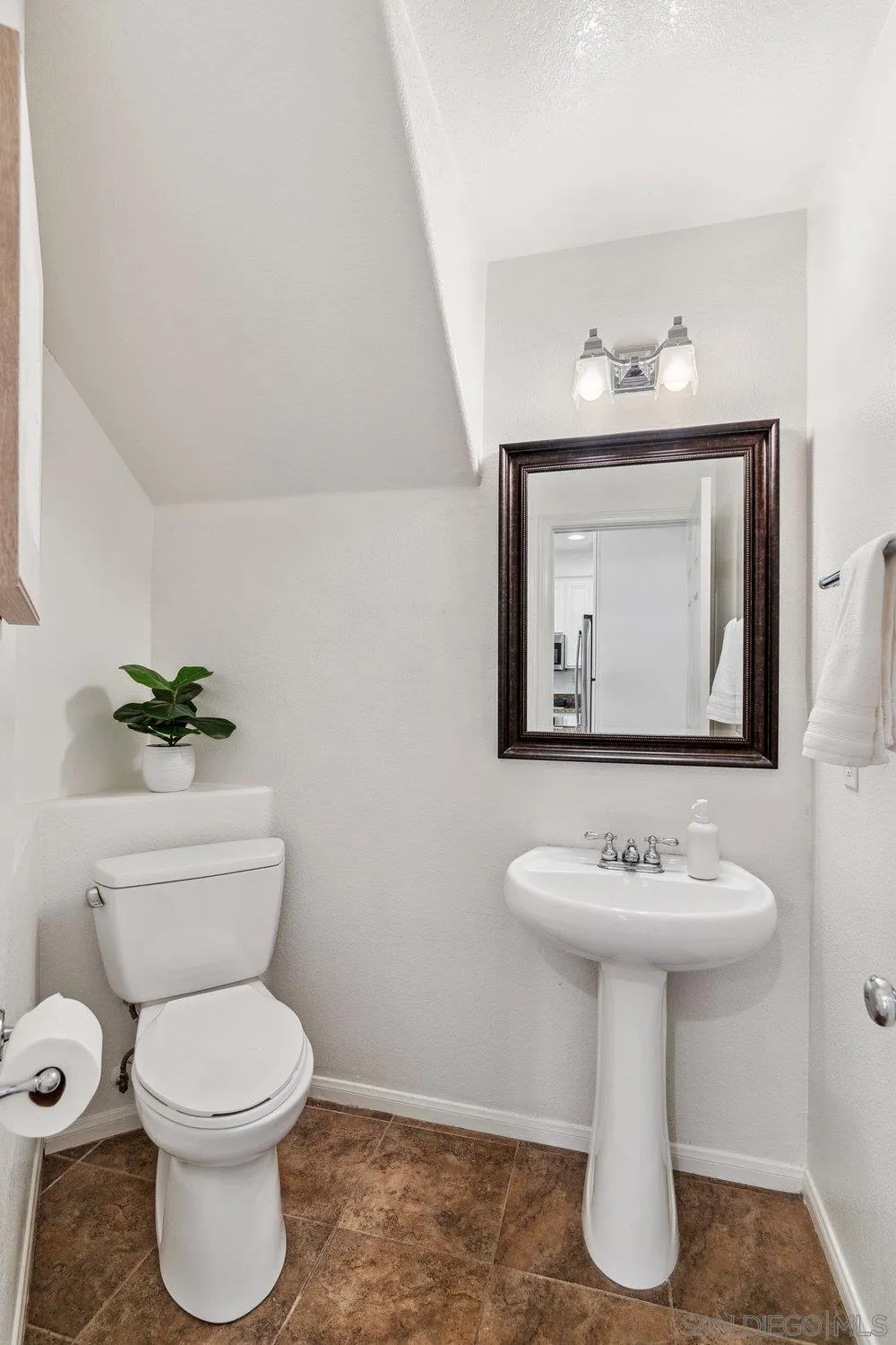 https://cdn.realtyfeed.com/cdn/127/250036250/62d97c3d7dc95b1e08899a203a17fc40.webp