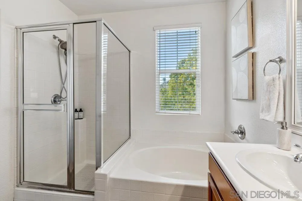 https://cdn.realtyfeed.com/cdn/127/250036250/6917ae86e339ab41a1b369601567669d.webp