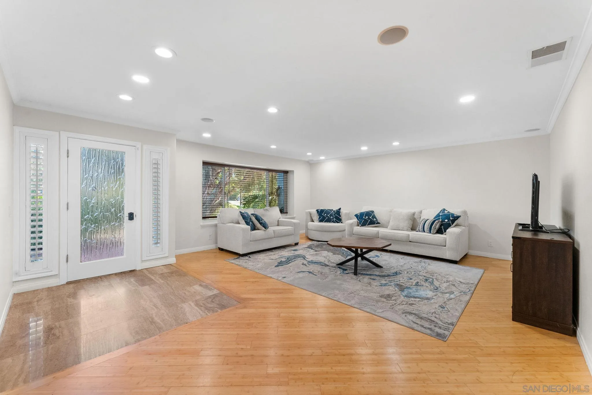 https://cdn.realtyfeed.com/cdn/127/250036252/06558547e09a6e30071cca531acb311d.webp