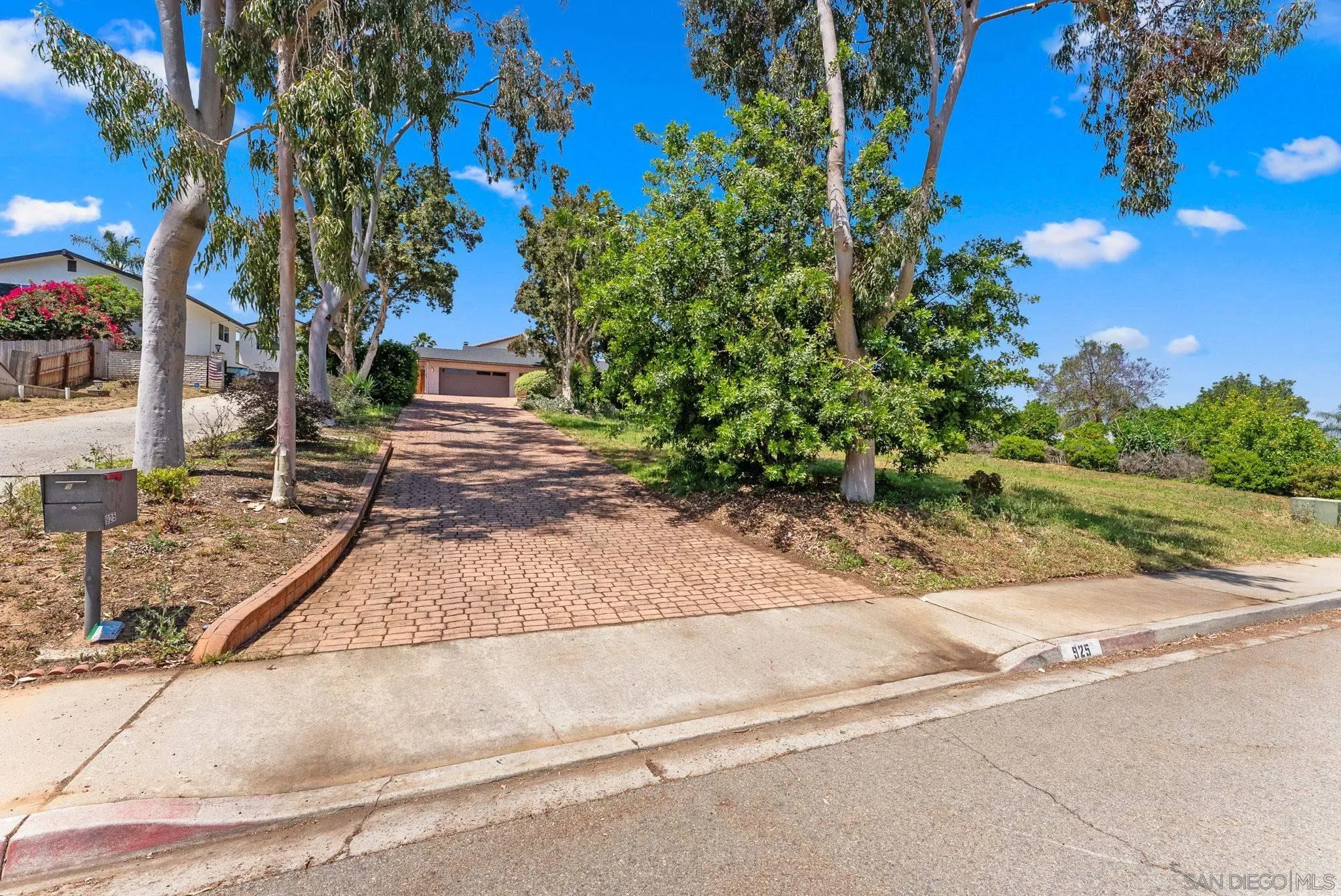 https://cdn.realtyfeed.com/cdn/127/250036252/1658b589160c8b45dd89a82358f5149c.webp