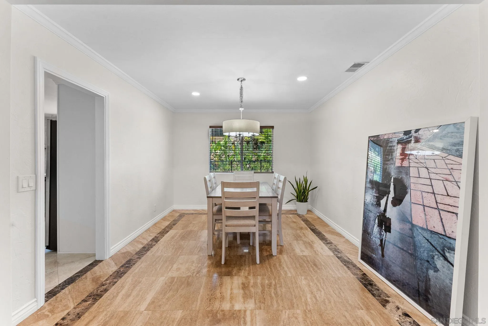 https://cdn.realtyfeed.com/cdn/127/250036252/4a19afae2832c0312a02311910b64cd6.webp
