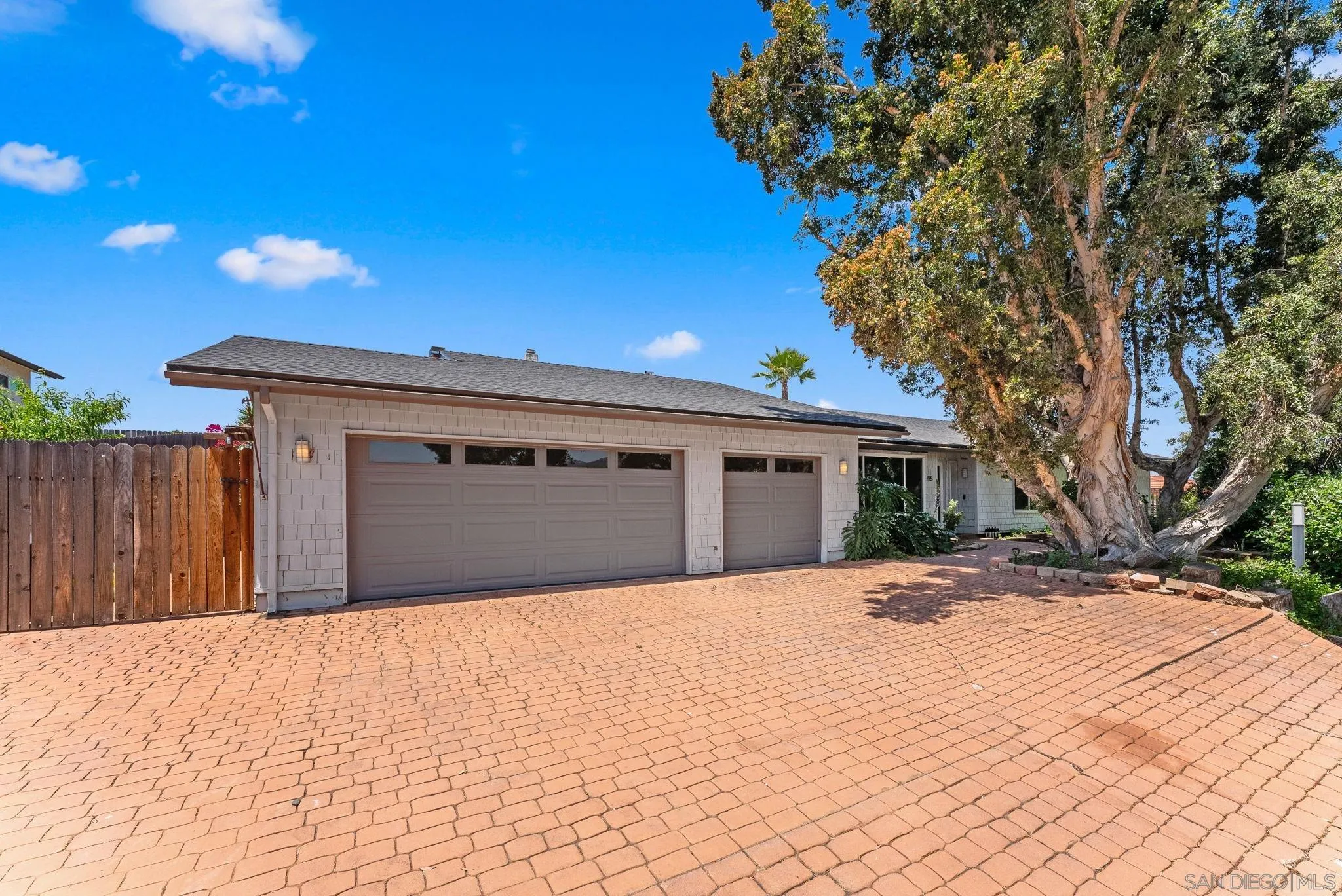 https://cdn.realtyfeed.com/cdn/127/250036252/4f4ce40e3b2eacd906bdb35a7f2c0d3a.webp
