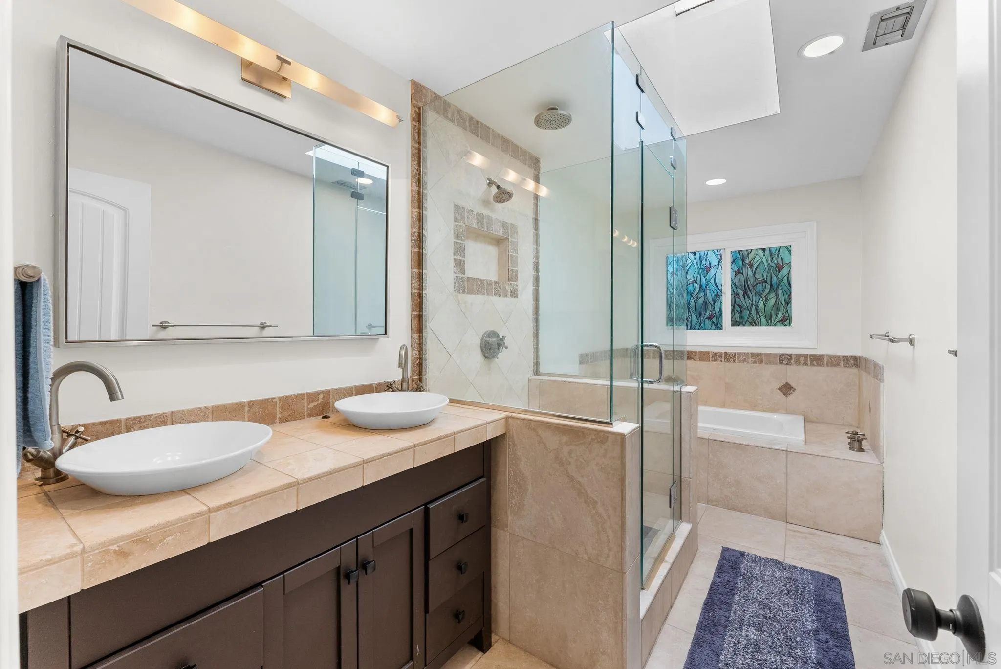 https://cdn.realtyfeed.com/cdn/127/250036252/5d7df13fe21c60d3e4ef3f5e825e5435.webp
