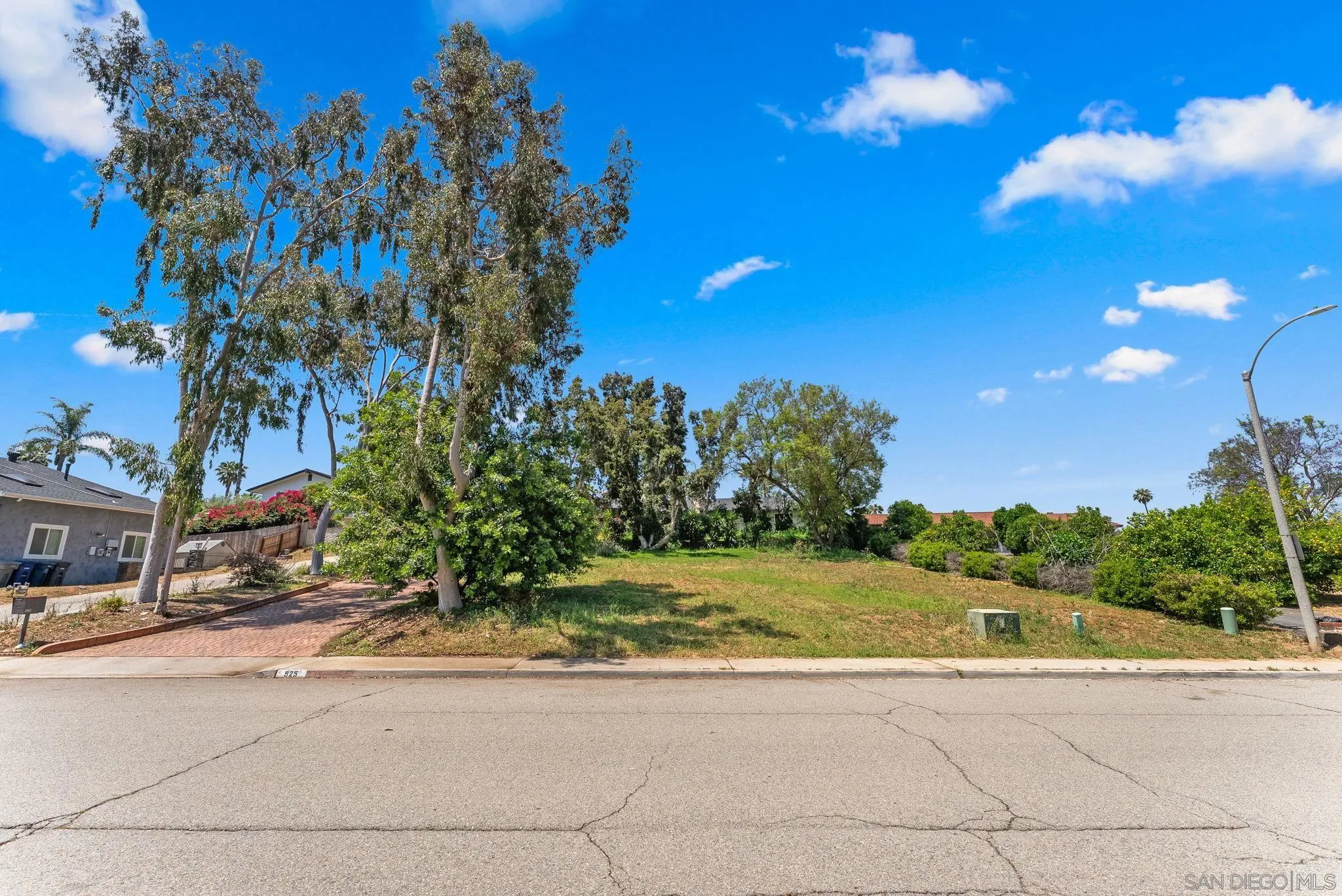 https://cdn.realtyfeed.com/cdn/127/250036252/6093d098a9c5629bd9b3a9565ff22560.webp