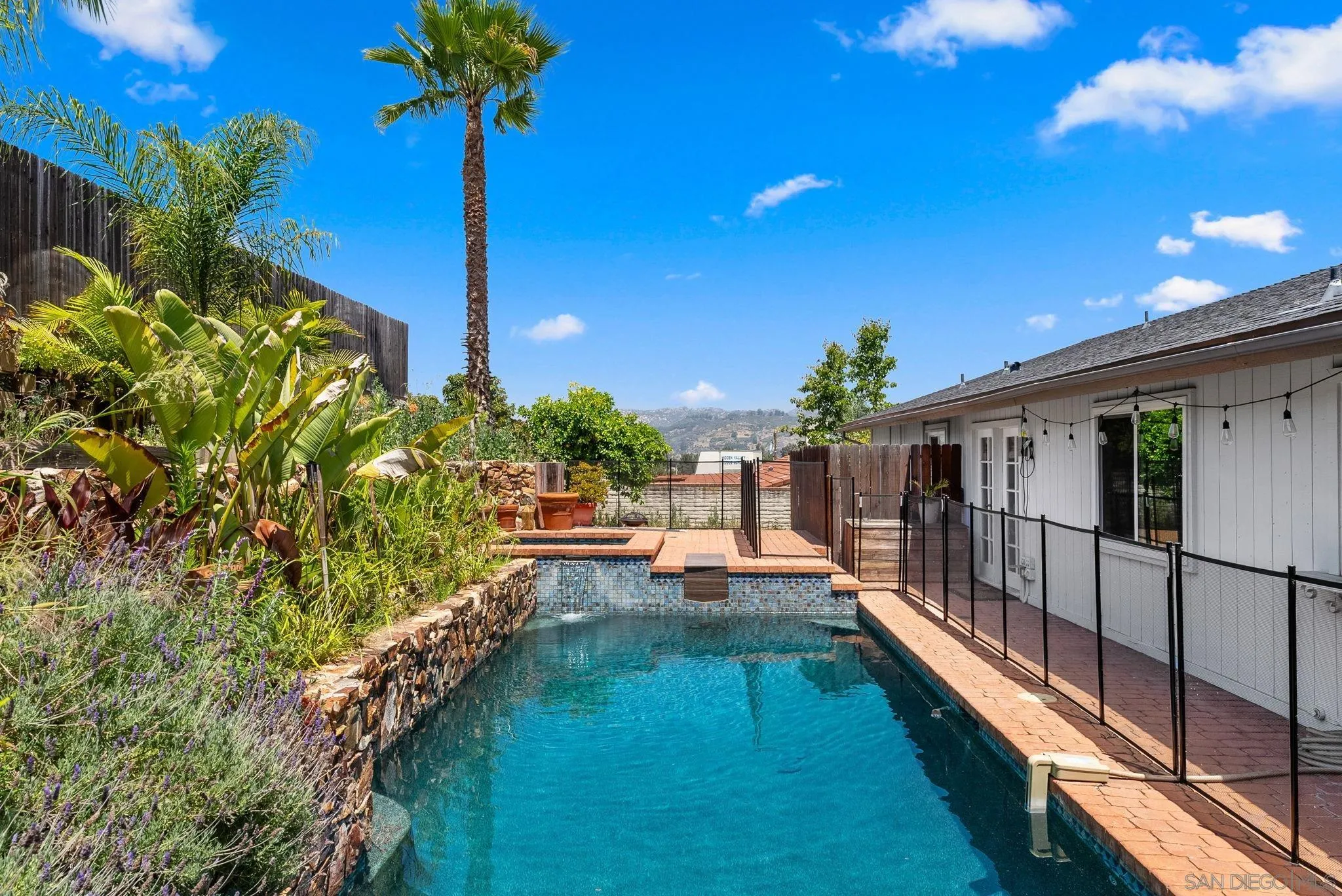 https://cdn.realtyfeed.com/cdn/127/250036252/9e0eefff21c0570dc242d8272303944e.webp