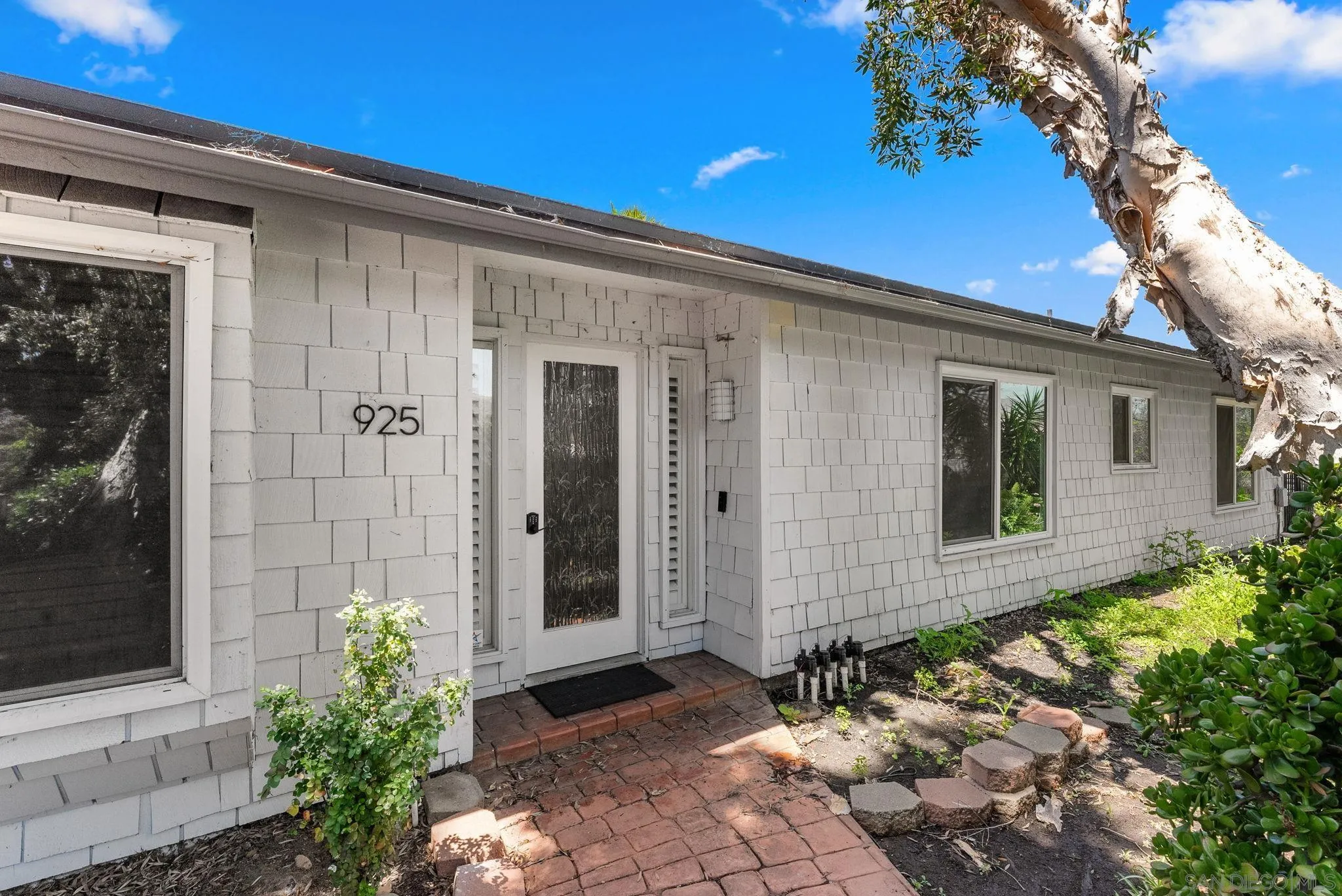 https://cdn.realtyfeed.com/cdn/127/250036252/b249aa67bd6db5df00c057d57667df5d.webp