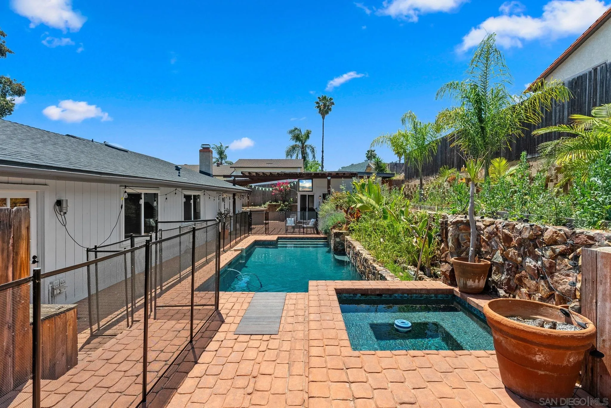 https://cdn.realtyfeed.com/cdn/127/250036252/ca0c462fa3c987c607b2cb3f5befe7ab.webp