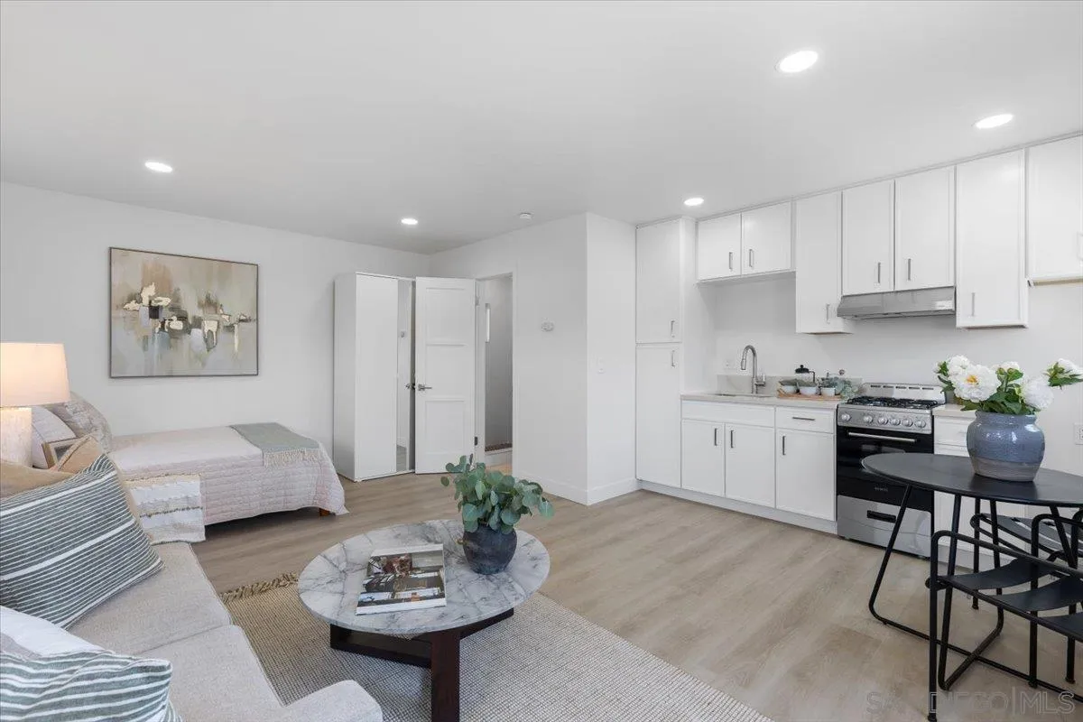 https://cdn.realtyfeed.com/cdn/127/250036257/03f468589b89da47988ef9262c7238d0.webp