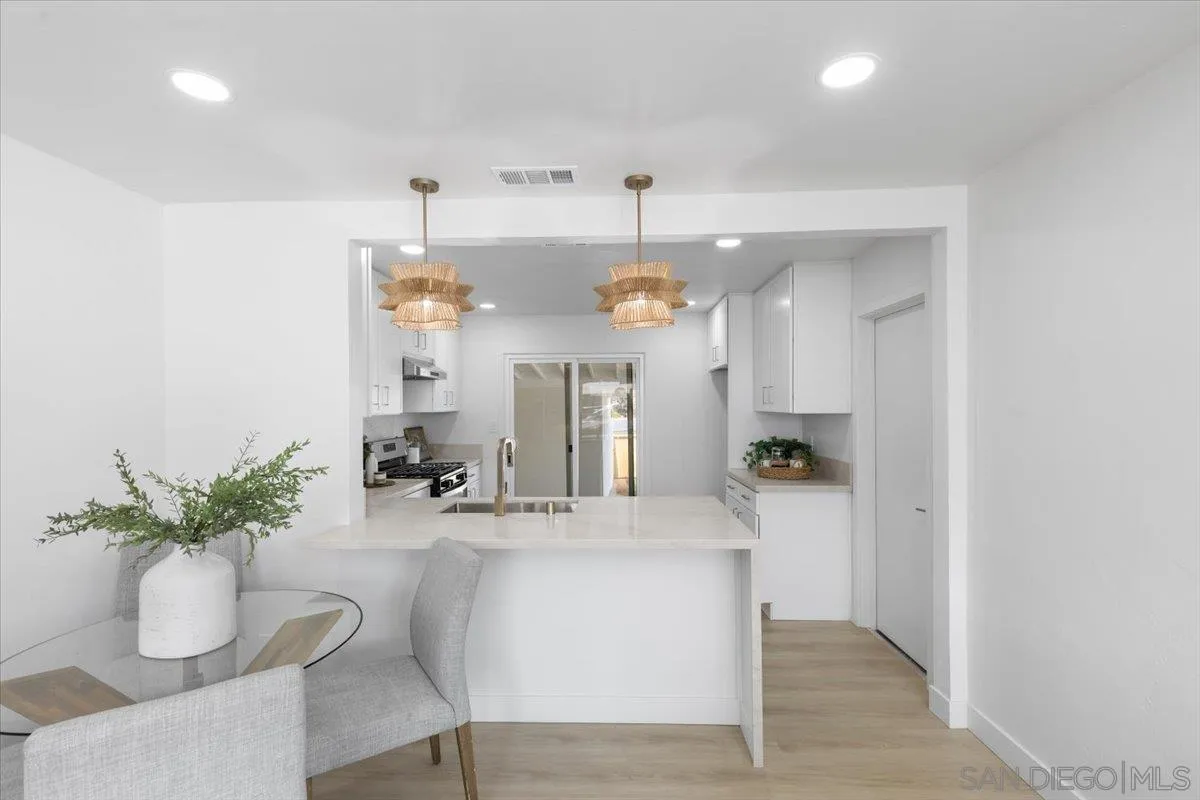 https://cdn.realtyfeed.com/cdn/127/250036257/0723d6e98a98ea8552dfdec748b128d6.webp
