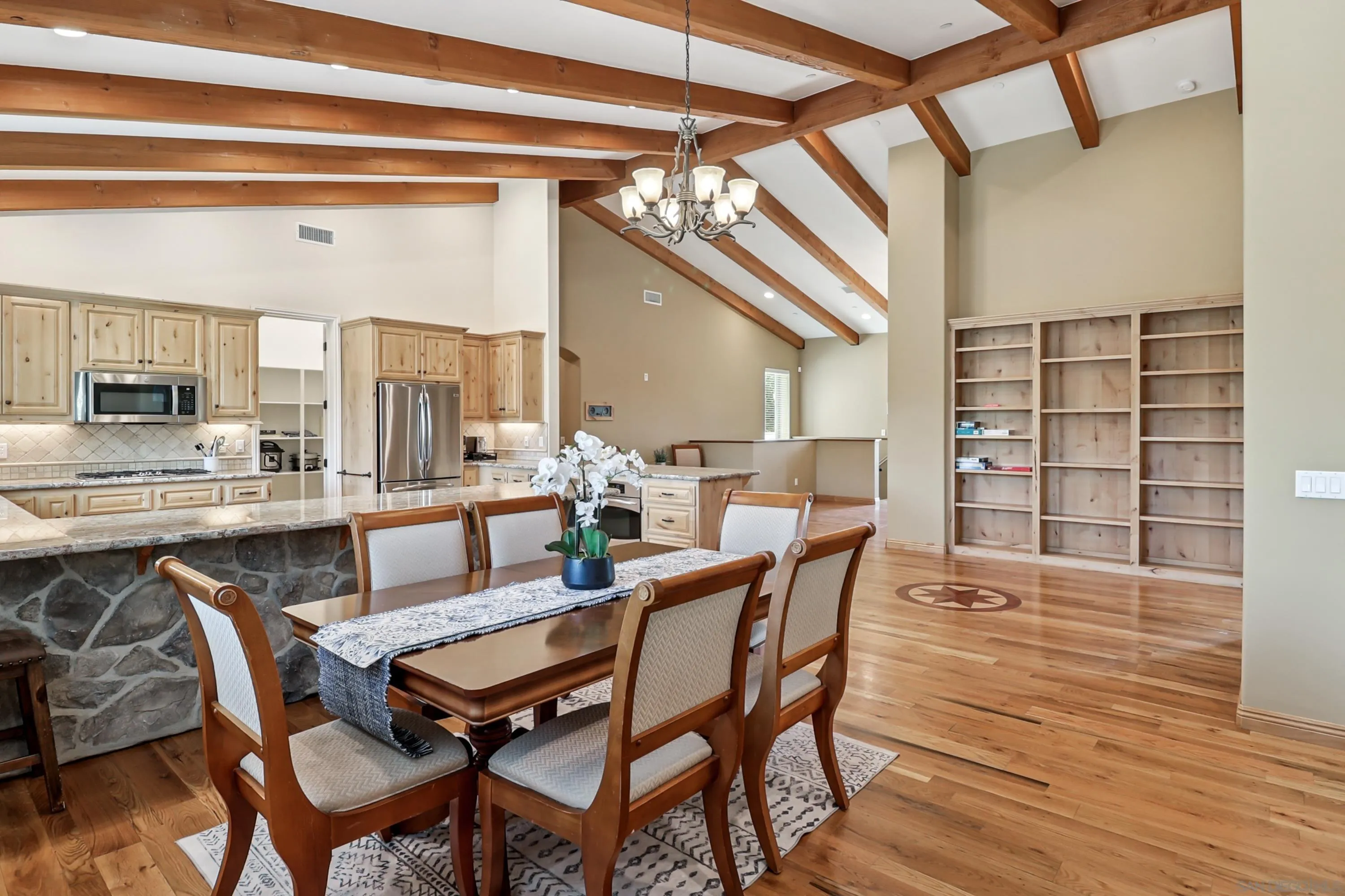 https://cdn.realtyfeed.com/cdn/127/250036259/0c208652b56d495b9e74b839de27f966.webp