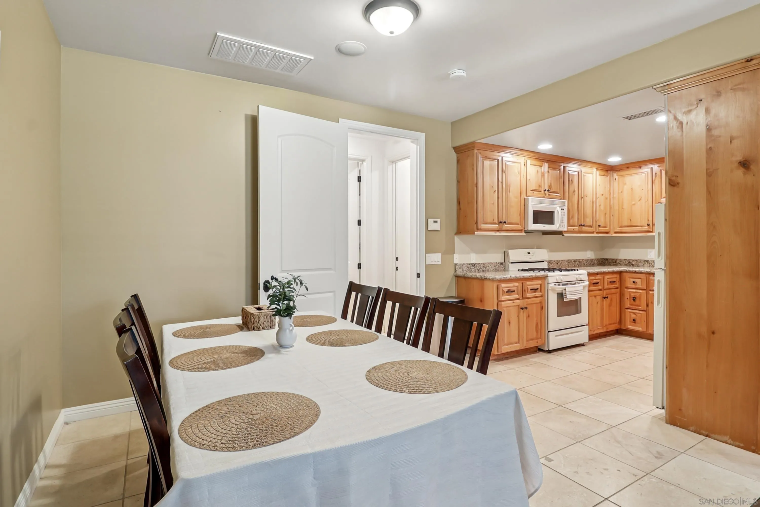 https://cdn.realtyfeed.com/cdn/127/250036259/1183c336e8a92ac5f5a7cd4c6643cd69.webp