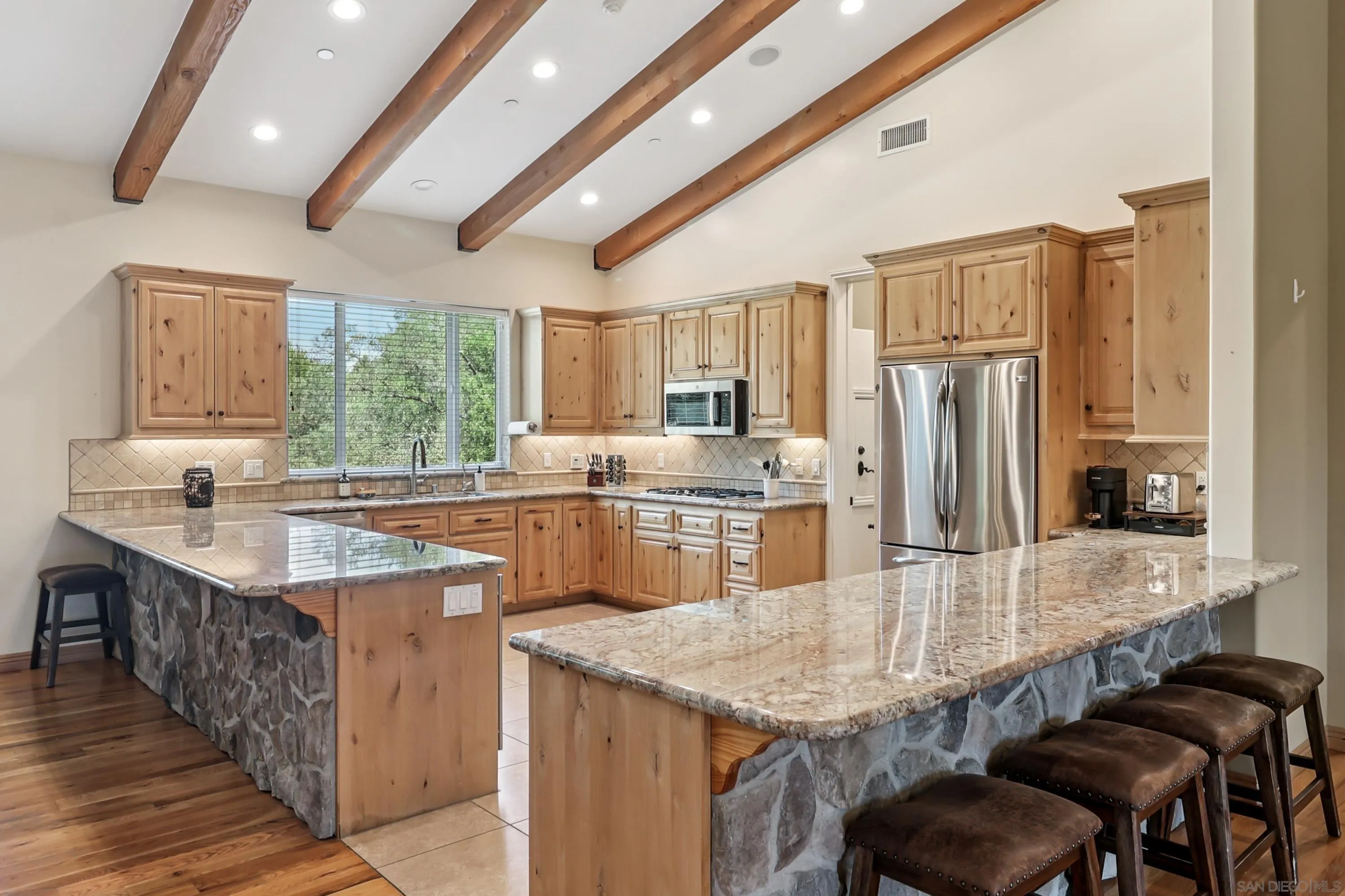 https://cdn.realtyfeed.com/cdn/127/250036259/520c27a4075ffc3149140e6e559927a9.webp