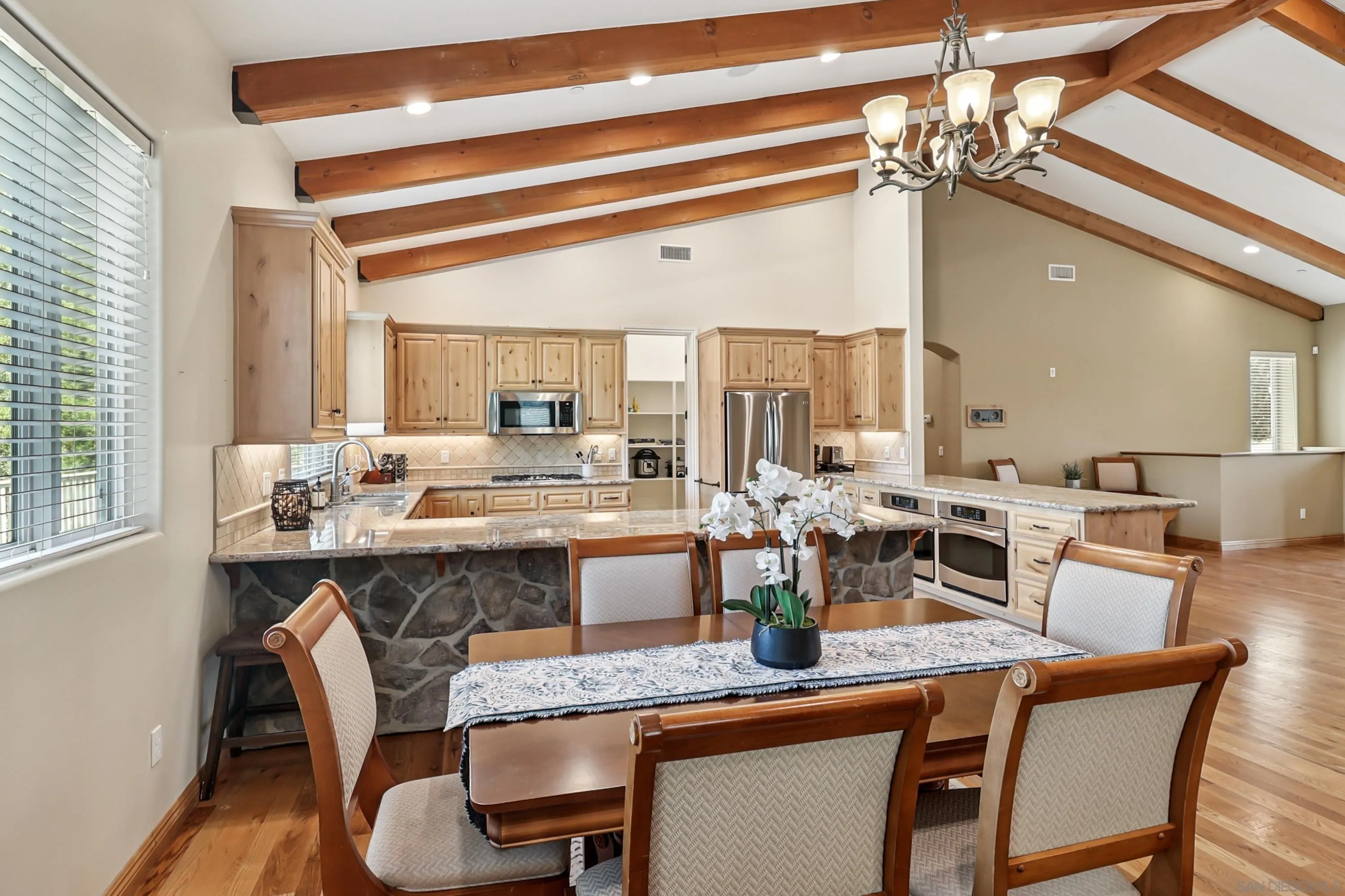 https://cdn.realtyfeed.com/cdn/127/250036259/5b74b902771132257aee350d64d97524.webp