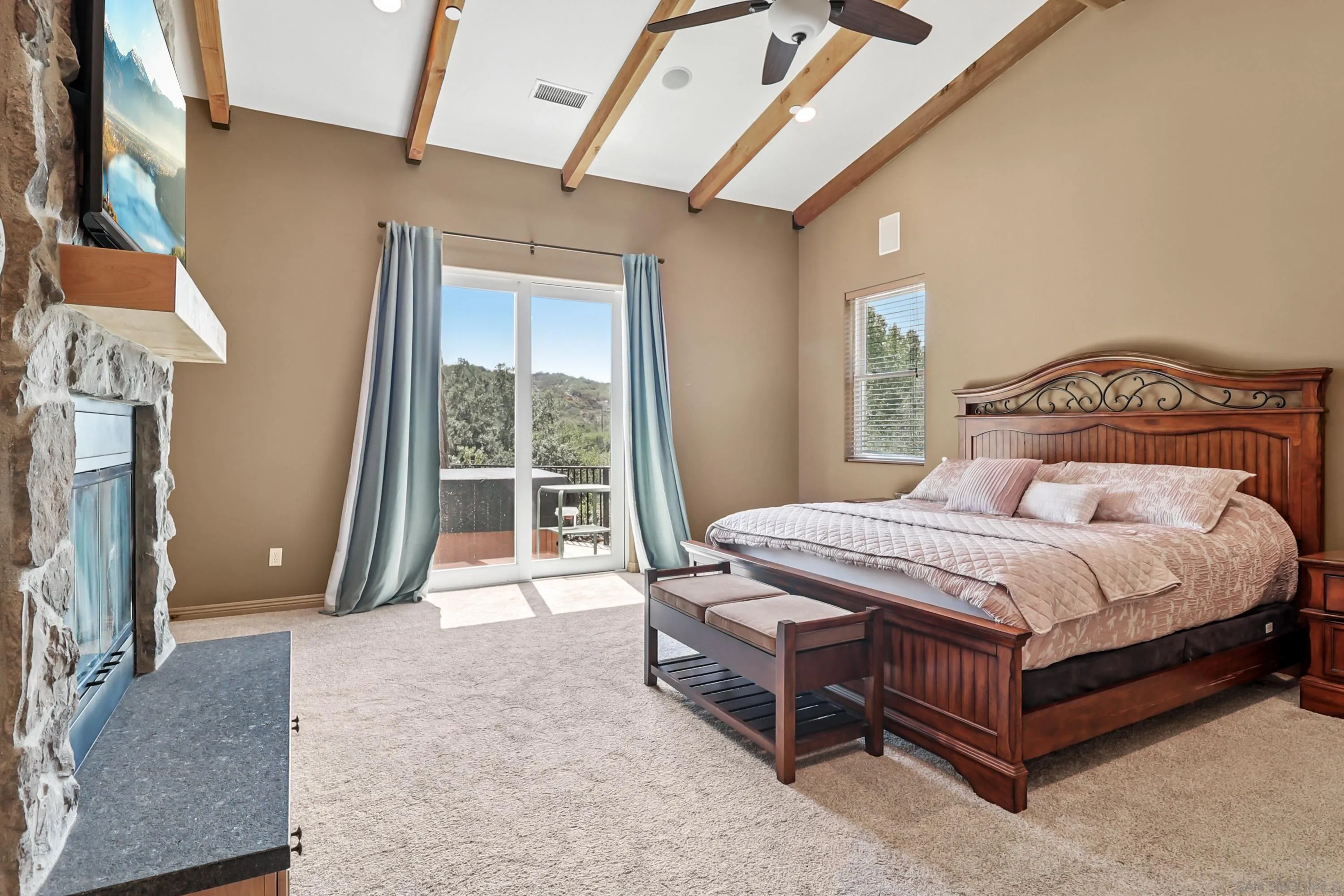 https://cdn.realtyfeed.com/cdn/127/250036259/76e2482db1d2c14b177682374a7fd94f.webp