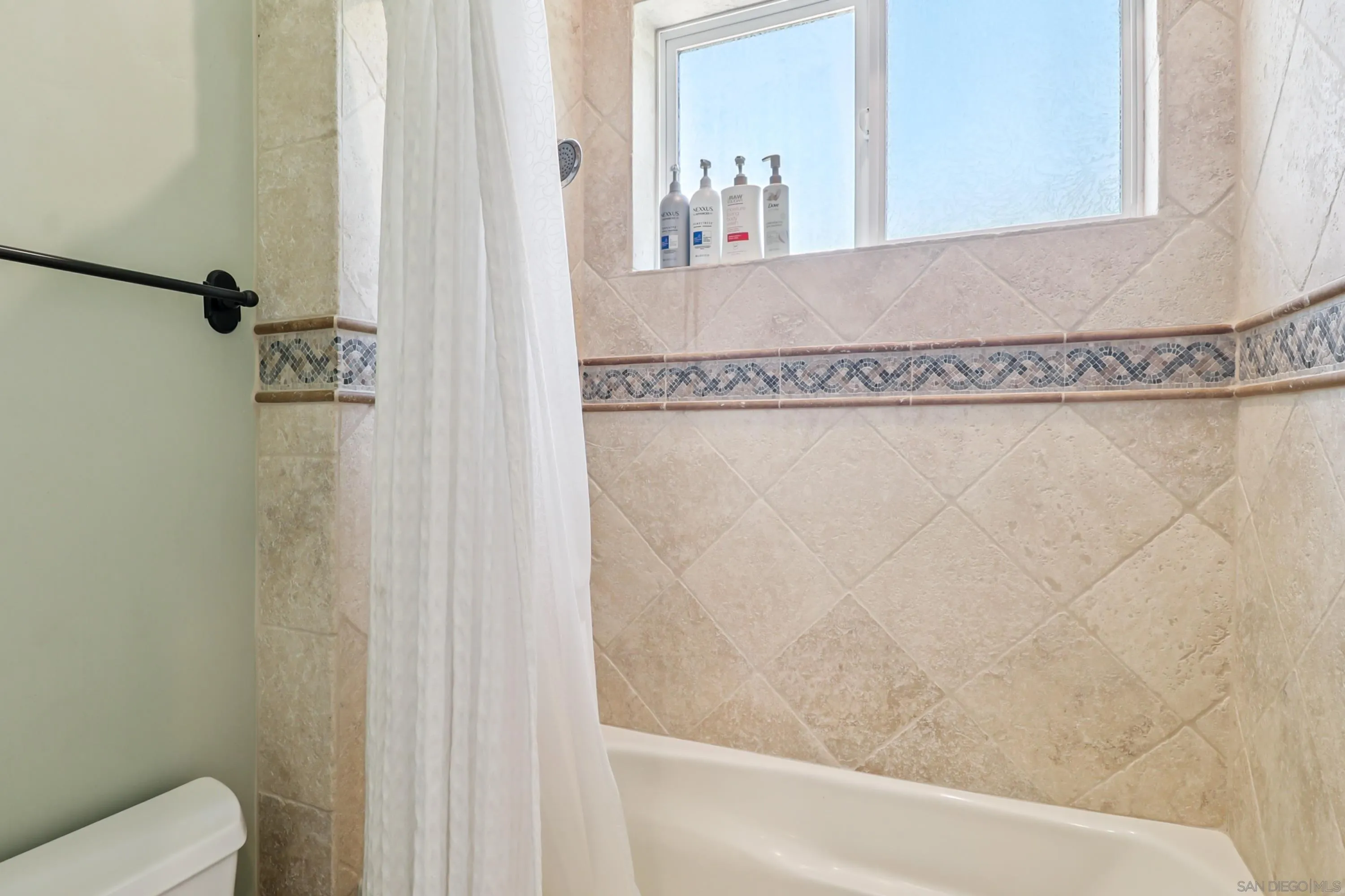 https://cdn.realtyfeed.com/cdn/127/250036259/84781b965f4ae3b92272ddd3c7ecba49.webp