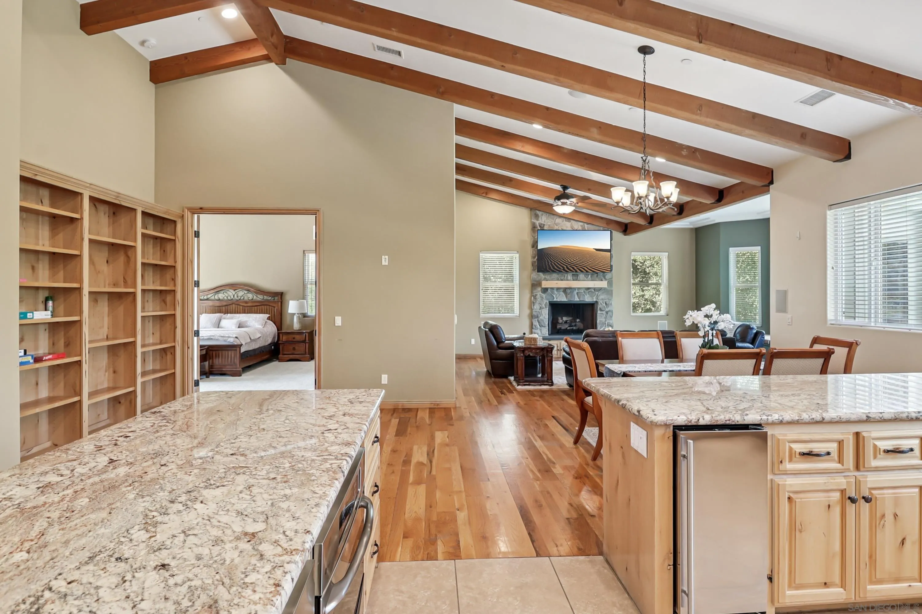 https://cdn.realtyfeed.com/cdn/127/250036259/9ce96f9856bb22fa05ade47e9457578b.webp