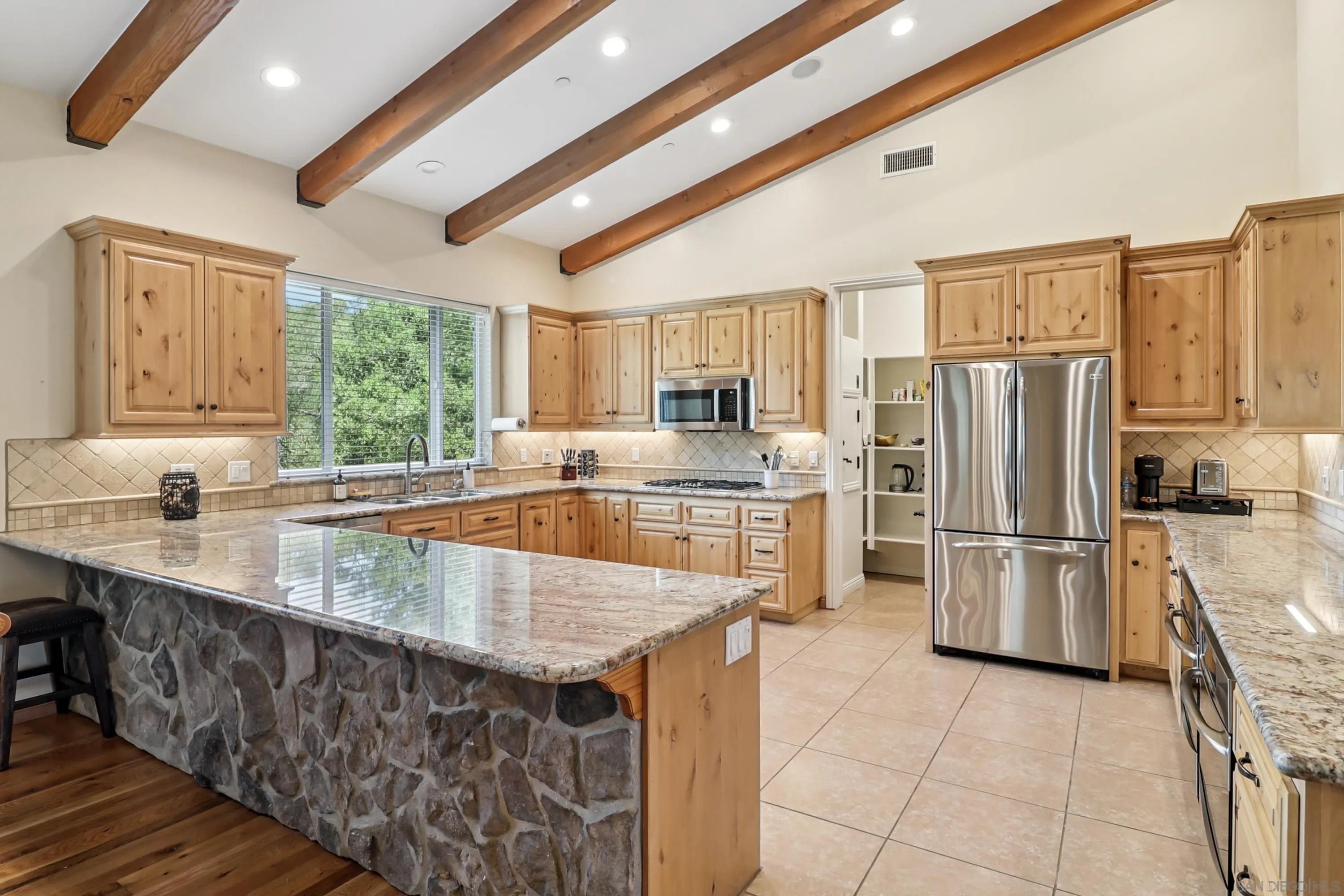 https://cdn.realtyfeed.com/cdn/127/250036259/c1fc030215d7435e05ed832264f23864.webp
