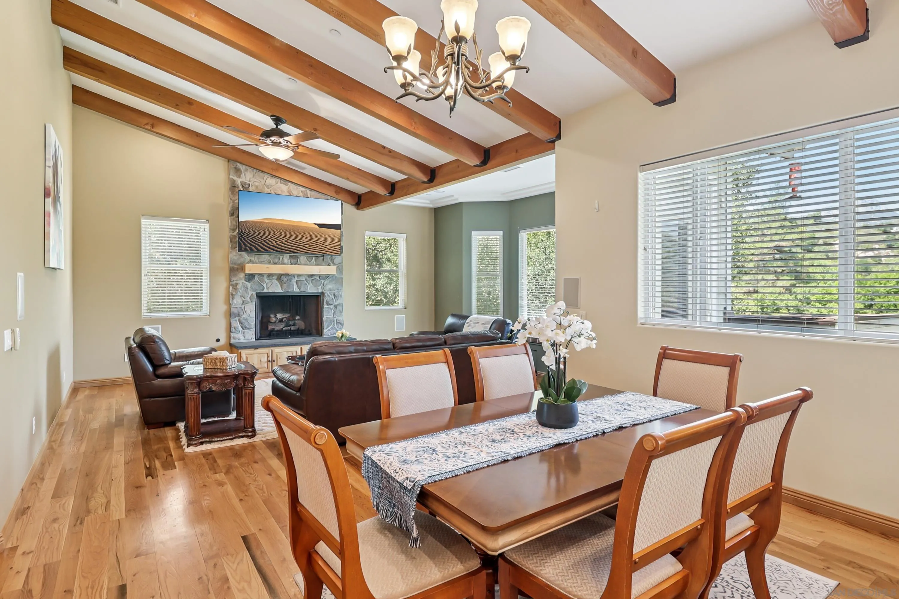 https://cdn.realtyfeed.com/cdn/127/250036259/ebc807efa7a34aec019cdb4017efe90d.webp