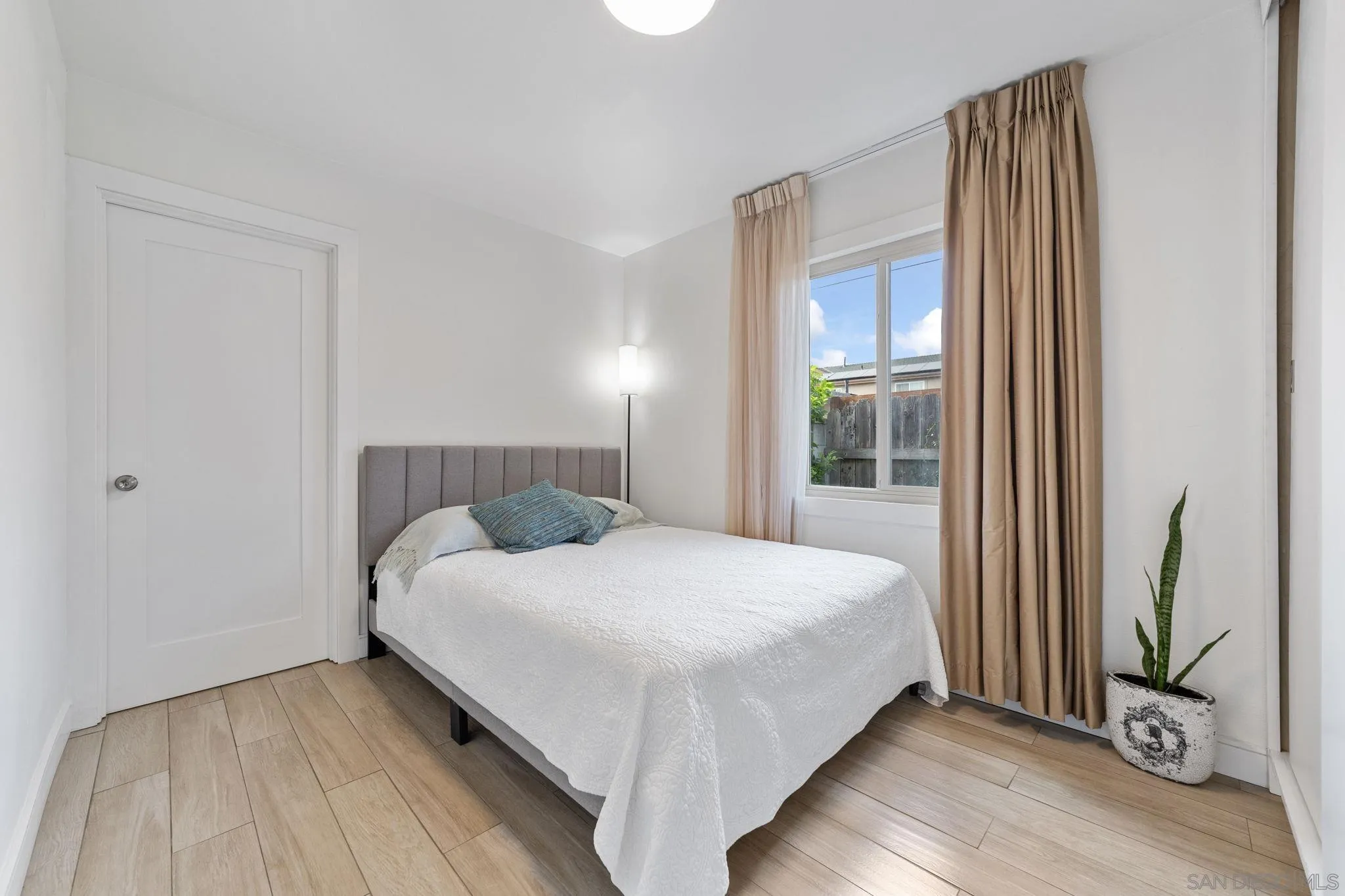 https://cdn.realtyfeed.com/cdn/127/250036260/1aa98b995247133608fbd370aaa92f82.webp
