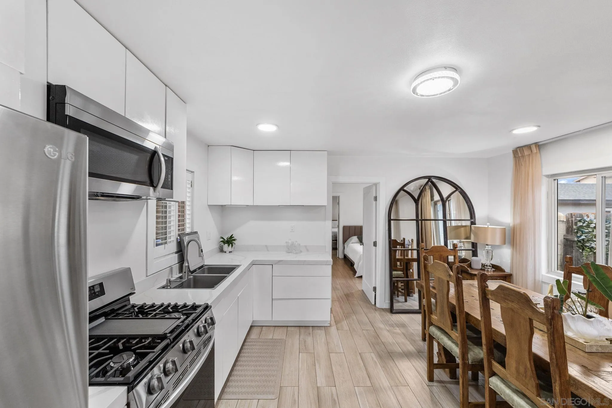 https://cdn.realtyfeed.com/cdn/127/250036260/41ec87abeece9d734492c2a16ec408c7.webp