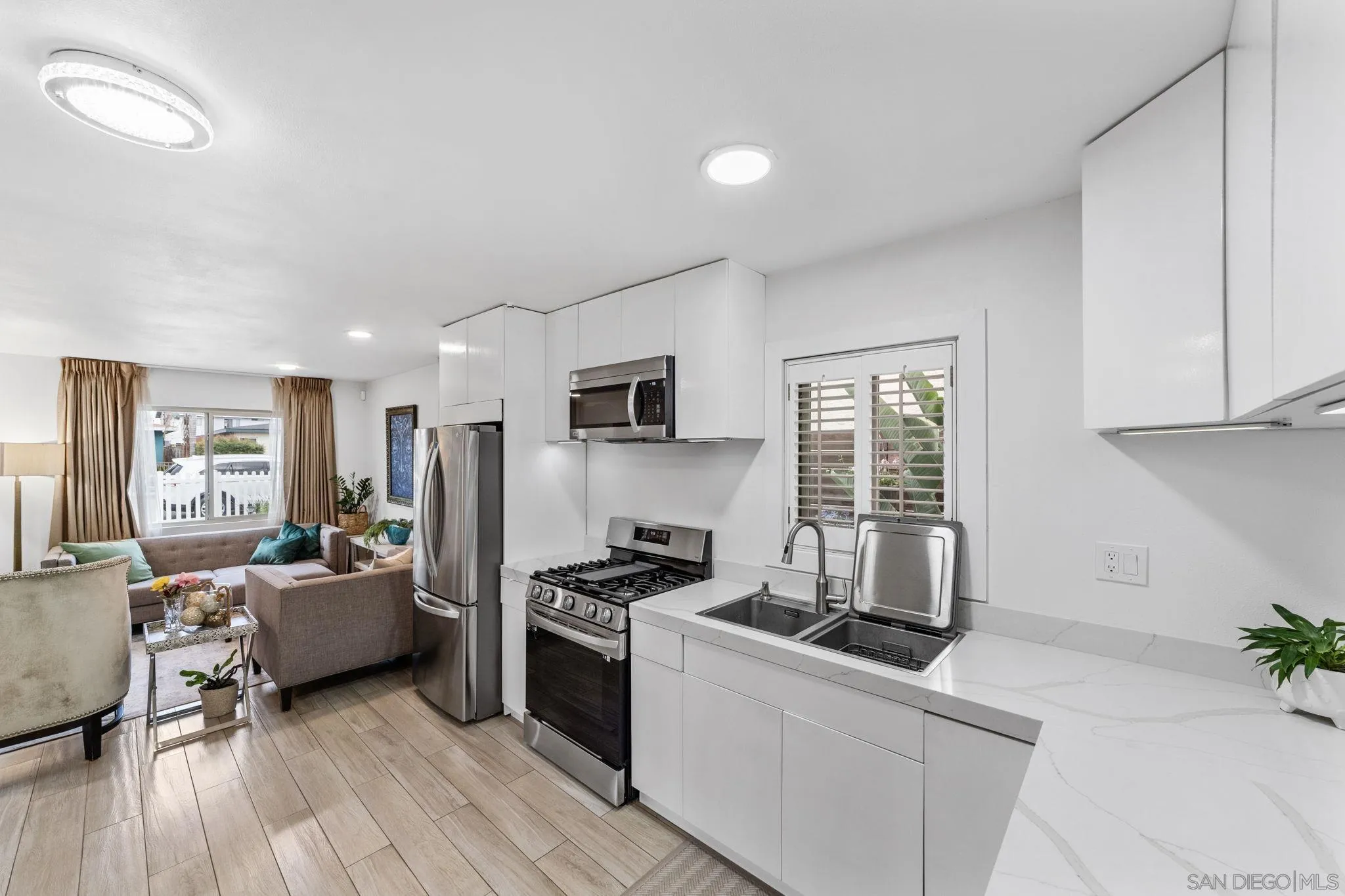 https://cdn.realtyfeed.com/cdn/127/250036260/5a06efee126ebf432a0f8afdca5487e3.webp
