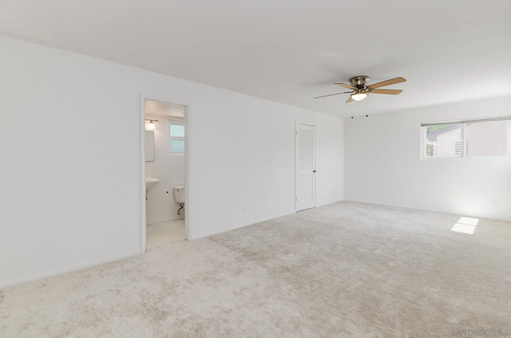 https://cdn.realtyfeed.com/cdn/127/250036263/06d3d150c81834532e80361616c05bd2.webp