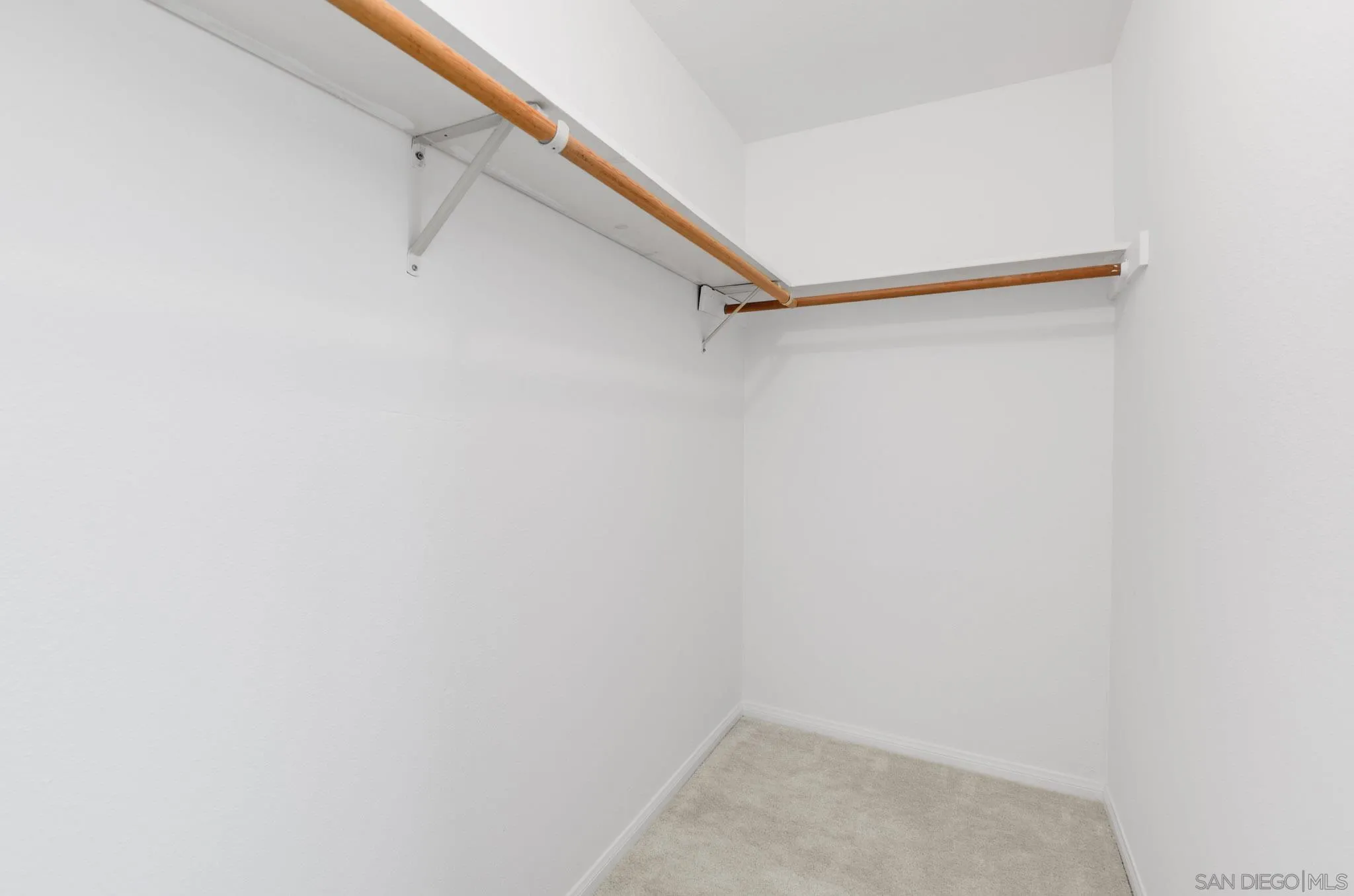 https://cdn.realtyfeed.com/cdn/127/250036263/1e5d14a56f0d6d21d95b43776123db17.webp