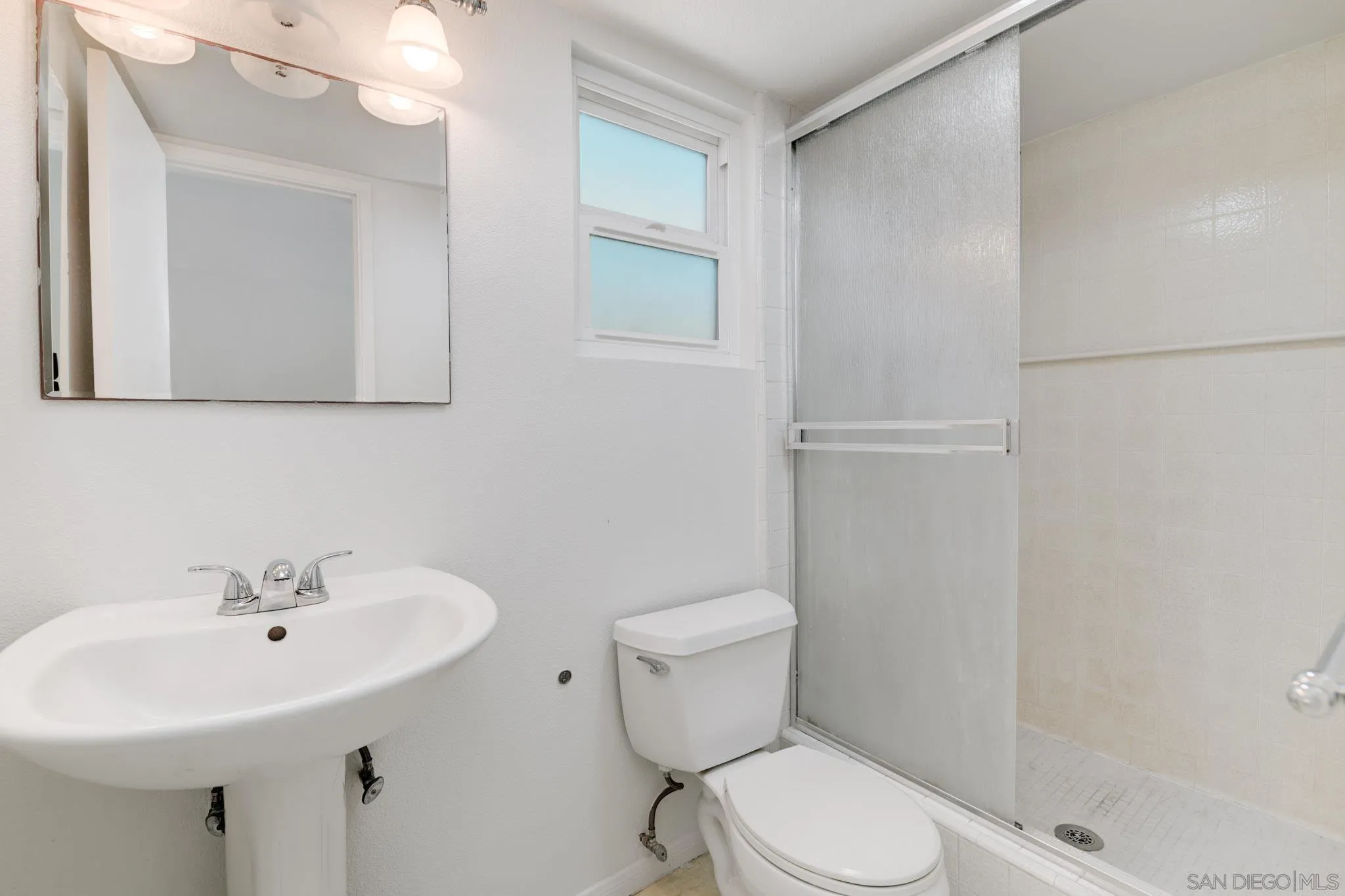 https://cdn.realtyfeed.com/cdn/127/250036263/50c5d06236a545f81fab1dc6939dede9.webp