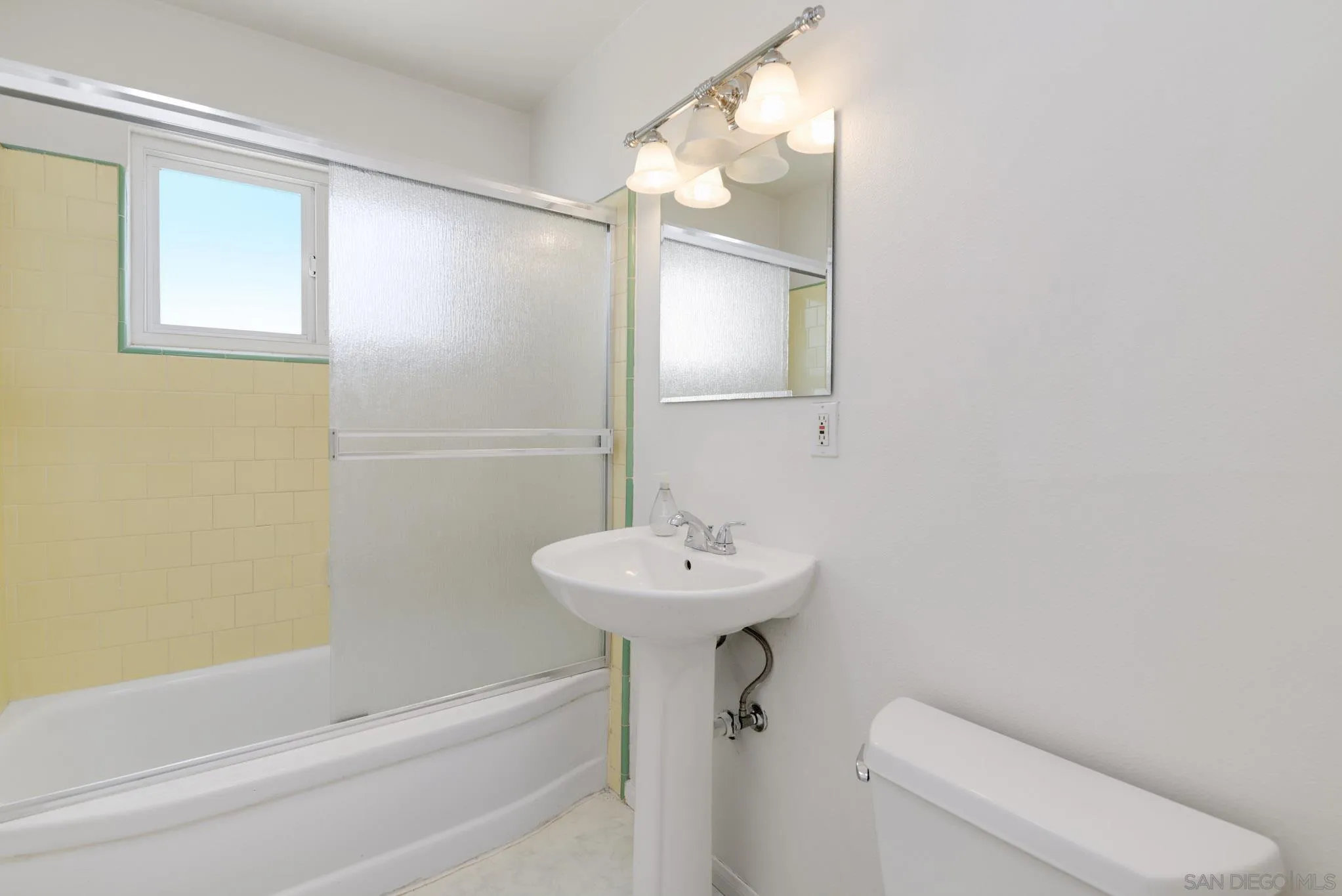 https://cdn.realtyfeed.com/cdn/127/250036263/5d36002866b3952e47e36e8d8a456abe.webp