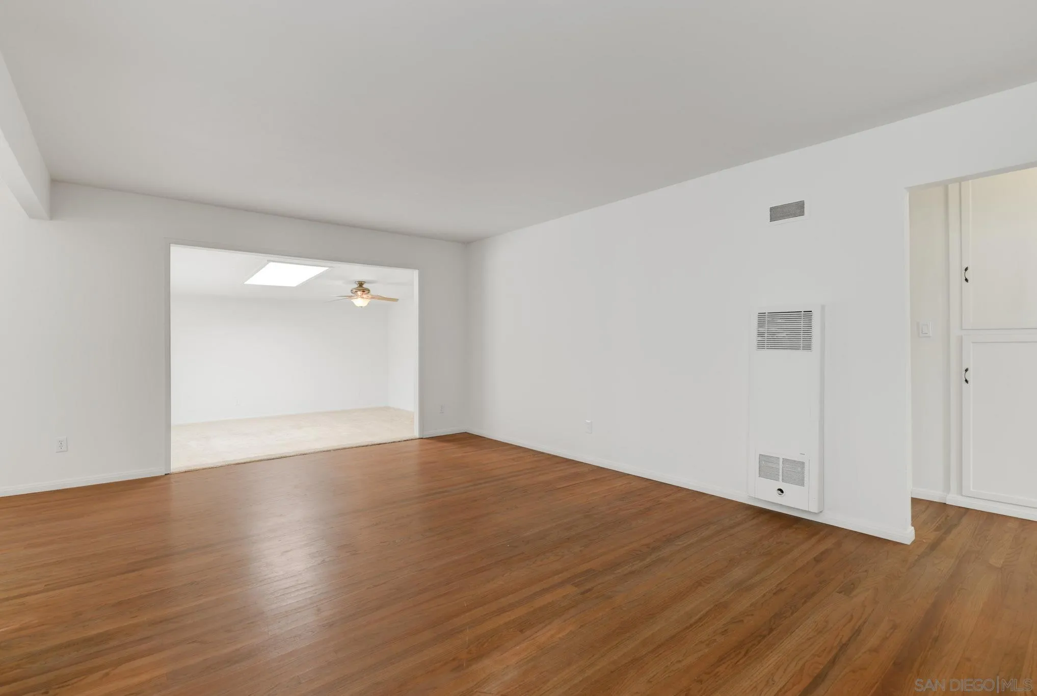 https://cdn.realtyfeed.com/cdn/127/250036263/b82fa8ec0cf668544fdc8f812125c729.webp