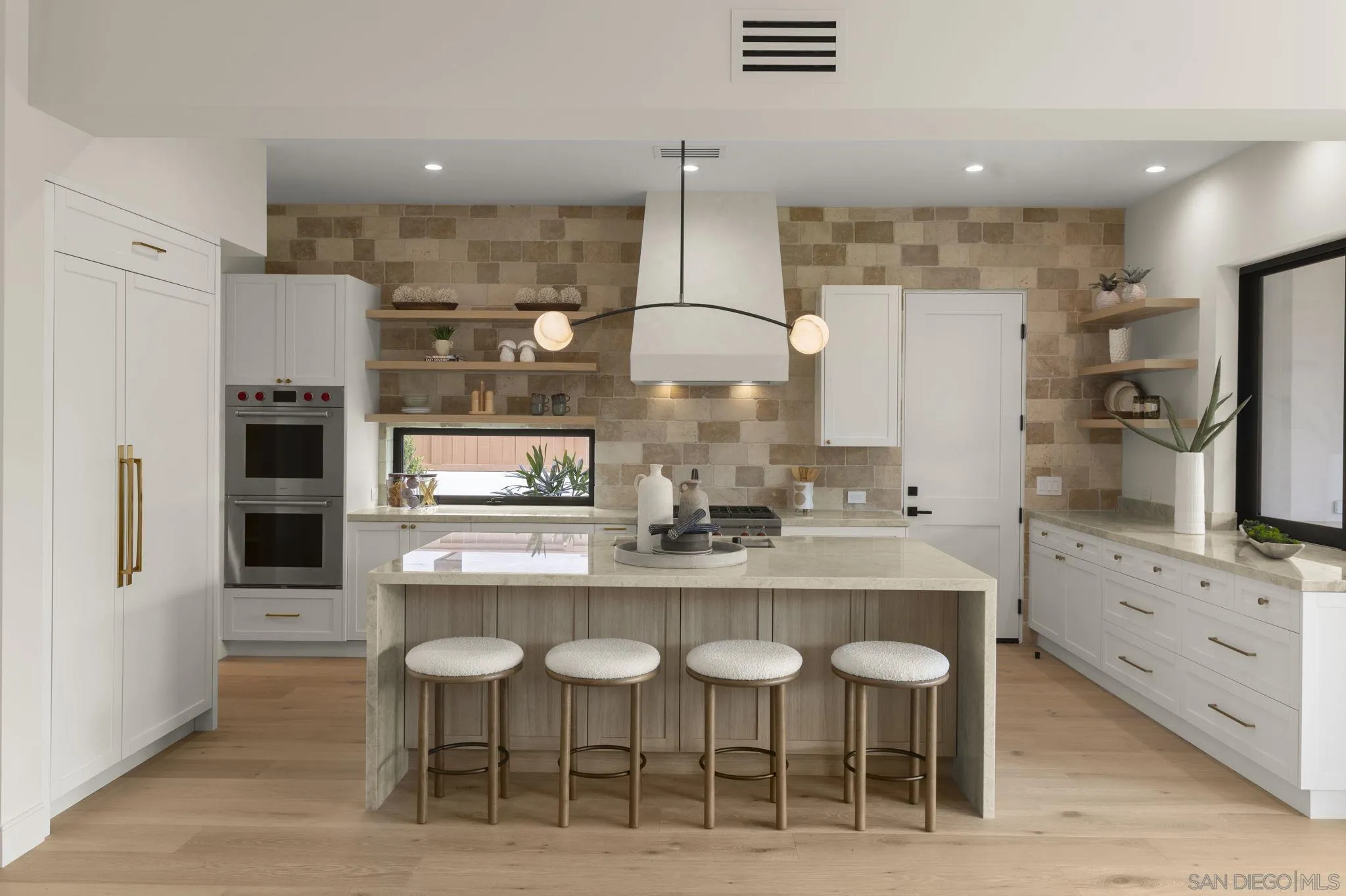 https://cdn.realtyfeed.com/cdn/127/250036265/5a2084eb23fb765e1aef5128e225b85d.webp