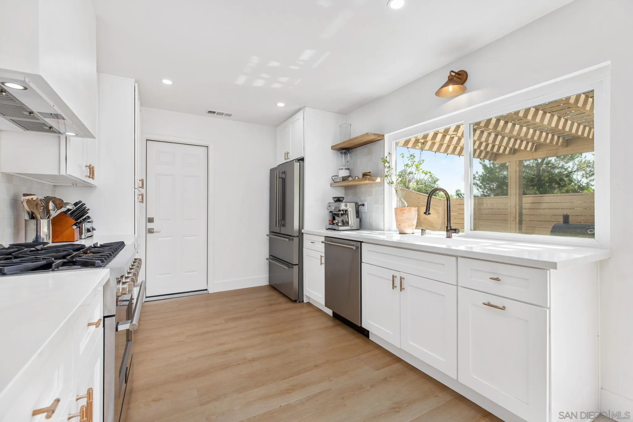 https://cdn.realtyfeed.com/cdn/127/250036266/2086a11e95552045fcd6b437a649e3d0.webp