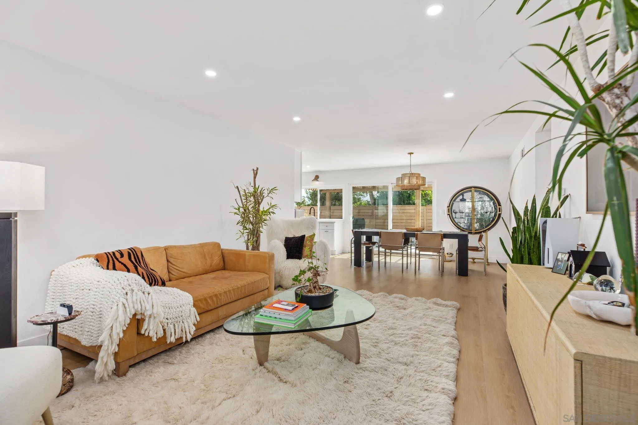 https://cdn.realtyfeed.com/cdn/127/250036266/5cb49f099403ad1e6ebc7ef1fcbda5b1.webp