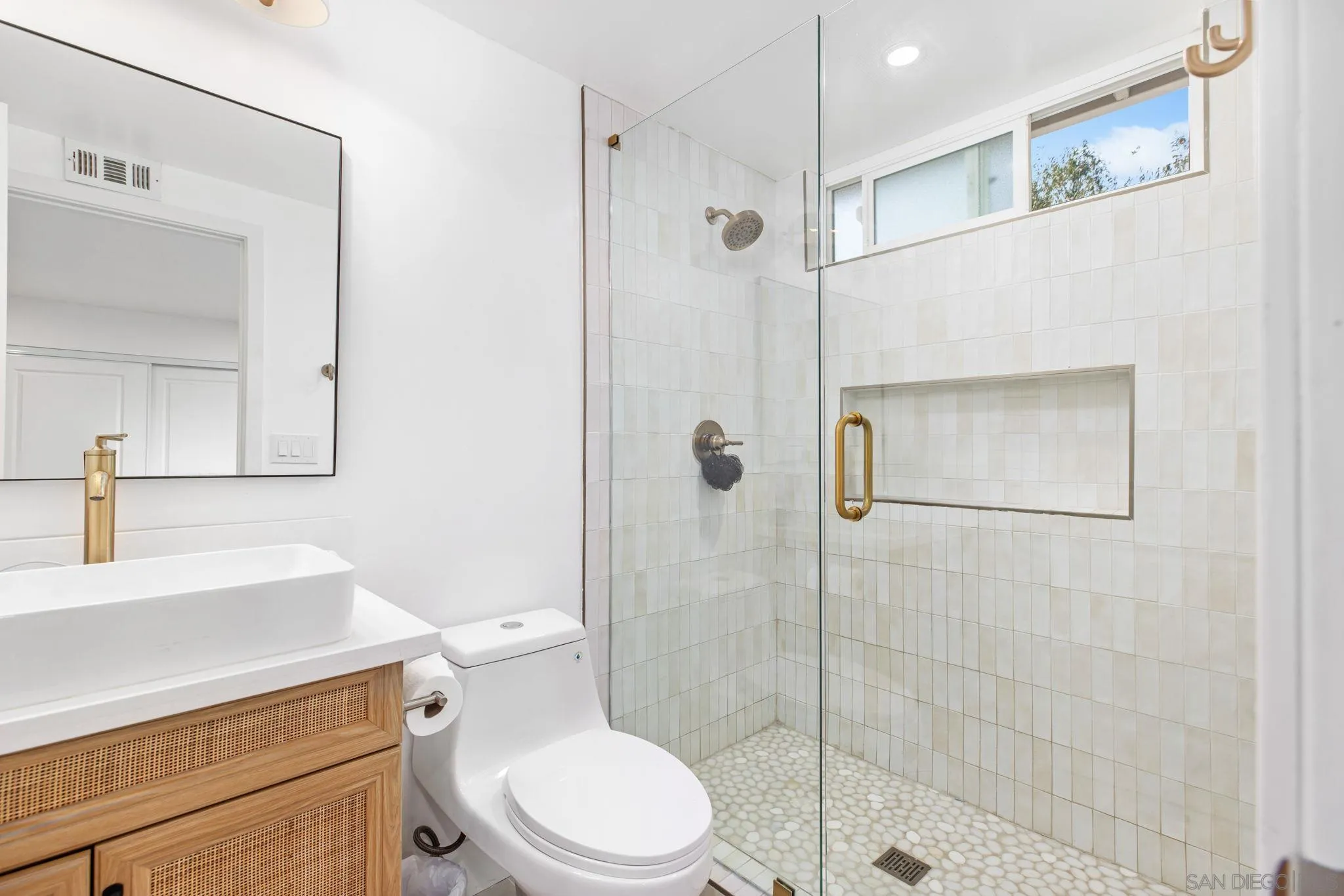 https://cdn.realtyfeed.com/cdn/127/250036266/a0ead452dab22d82fd247cc3e96fcf97.webp