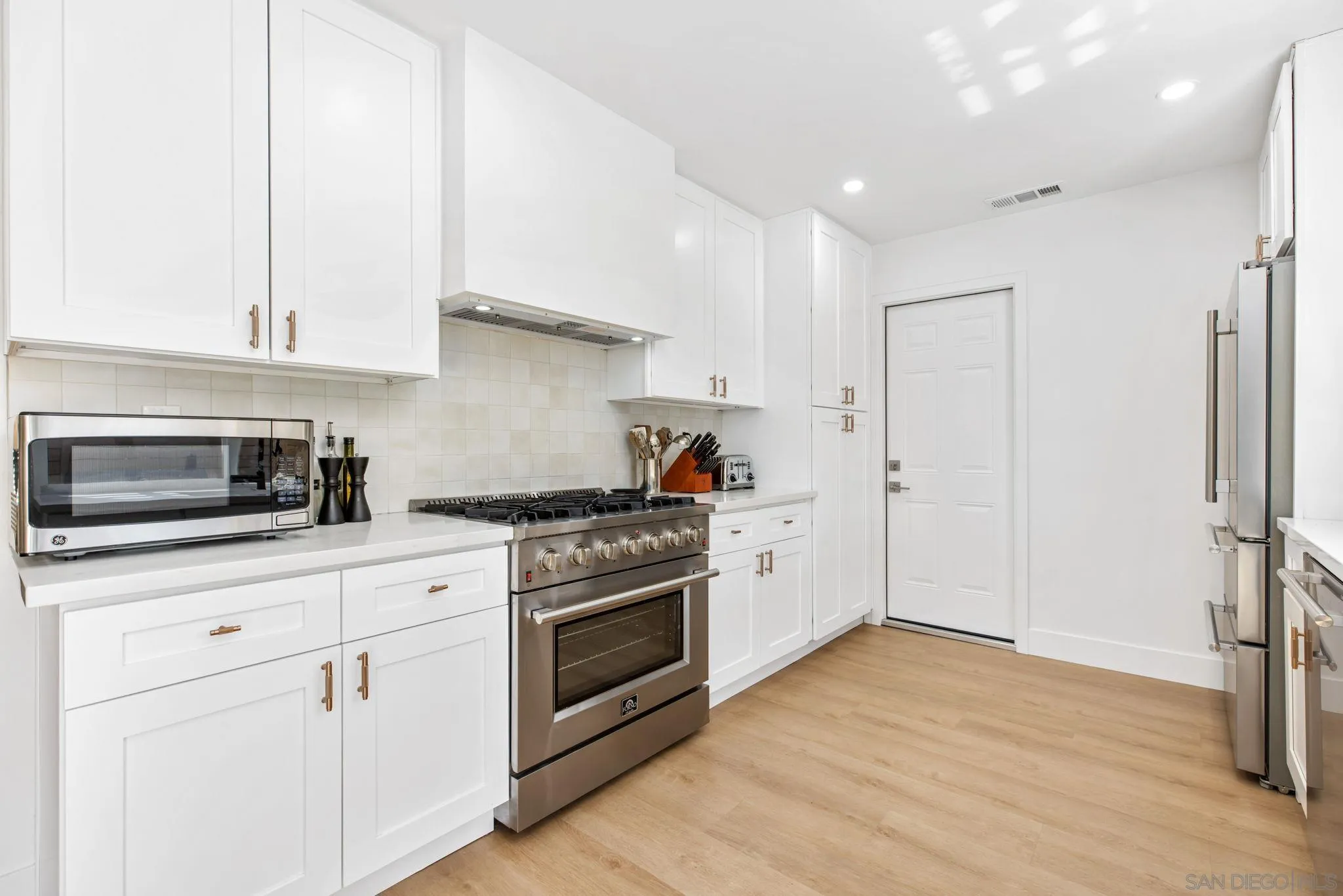 https://cdn.realtyfeed.com/cdn/127/250036266/ca8c343157609218ffb860542f53991b.webp