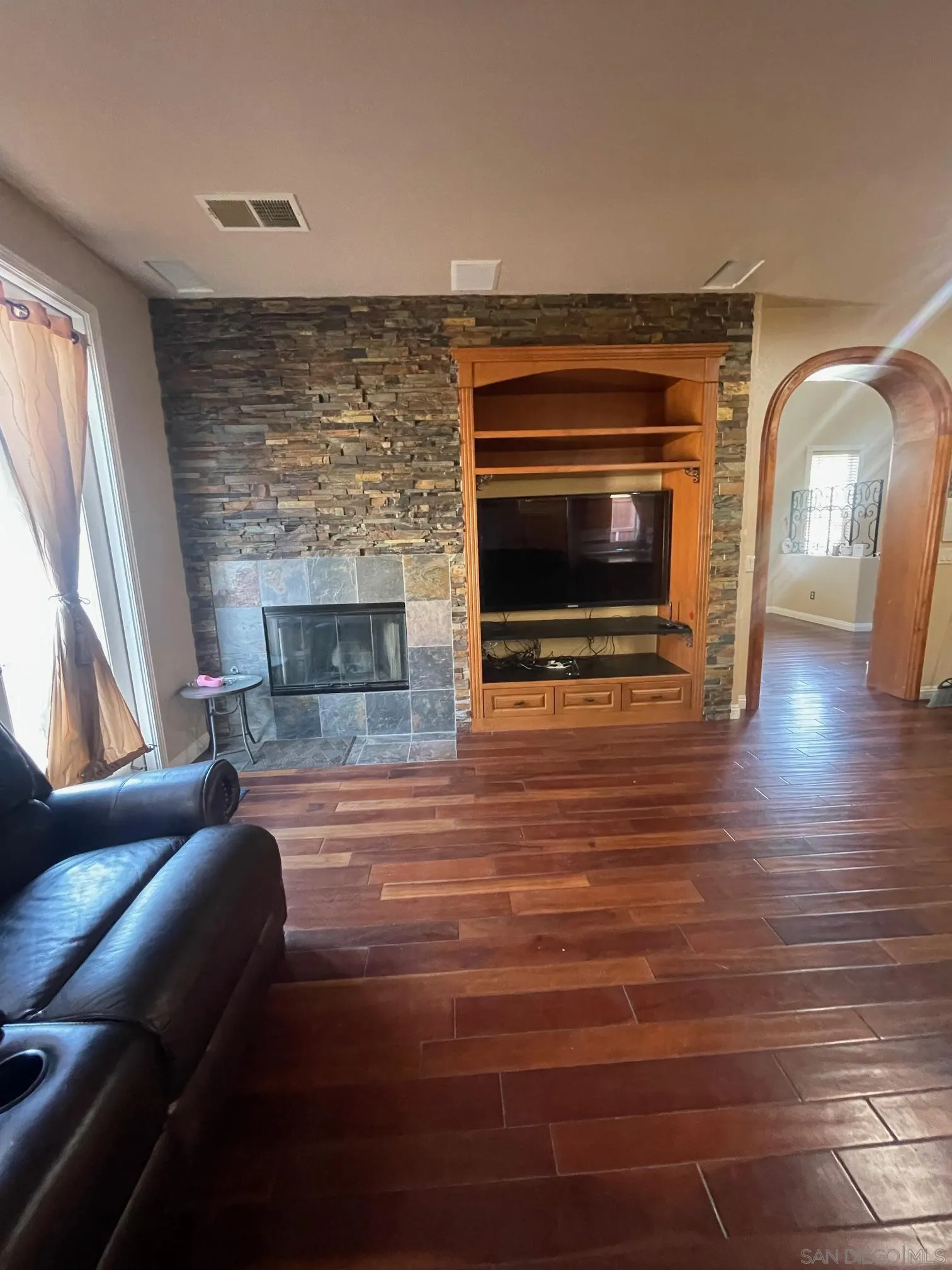 https://cdn.realtyfeed.com/cdn/127/250036267/cf28904e74c038c853c690ebc73ca1b2.webp