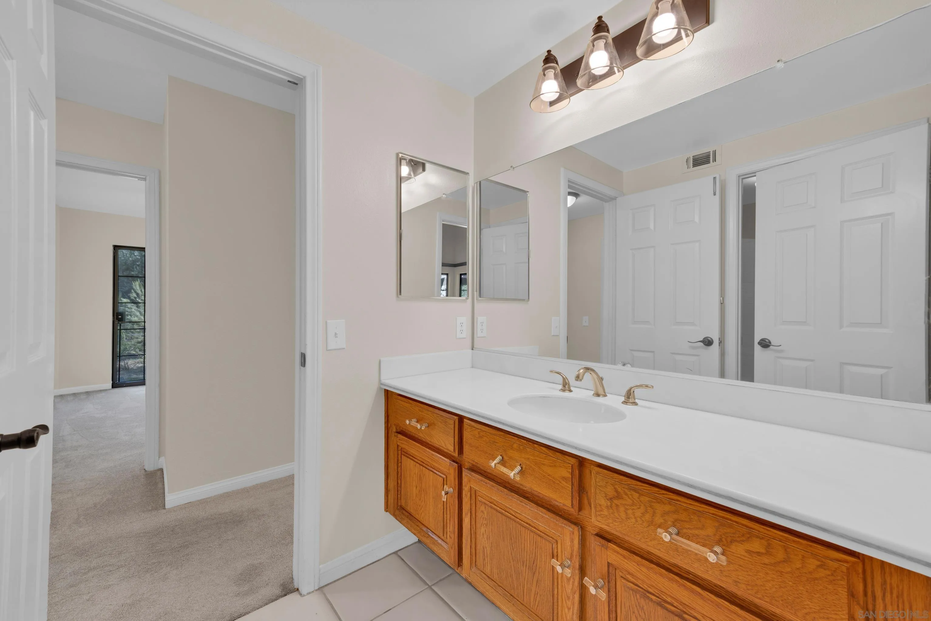 https://cdn.realtyfeed.com/cdn/127/250036268/741751b32e6781c8885a56dd96fb2ecf.webp