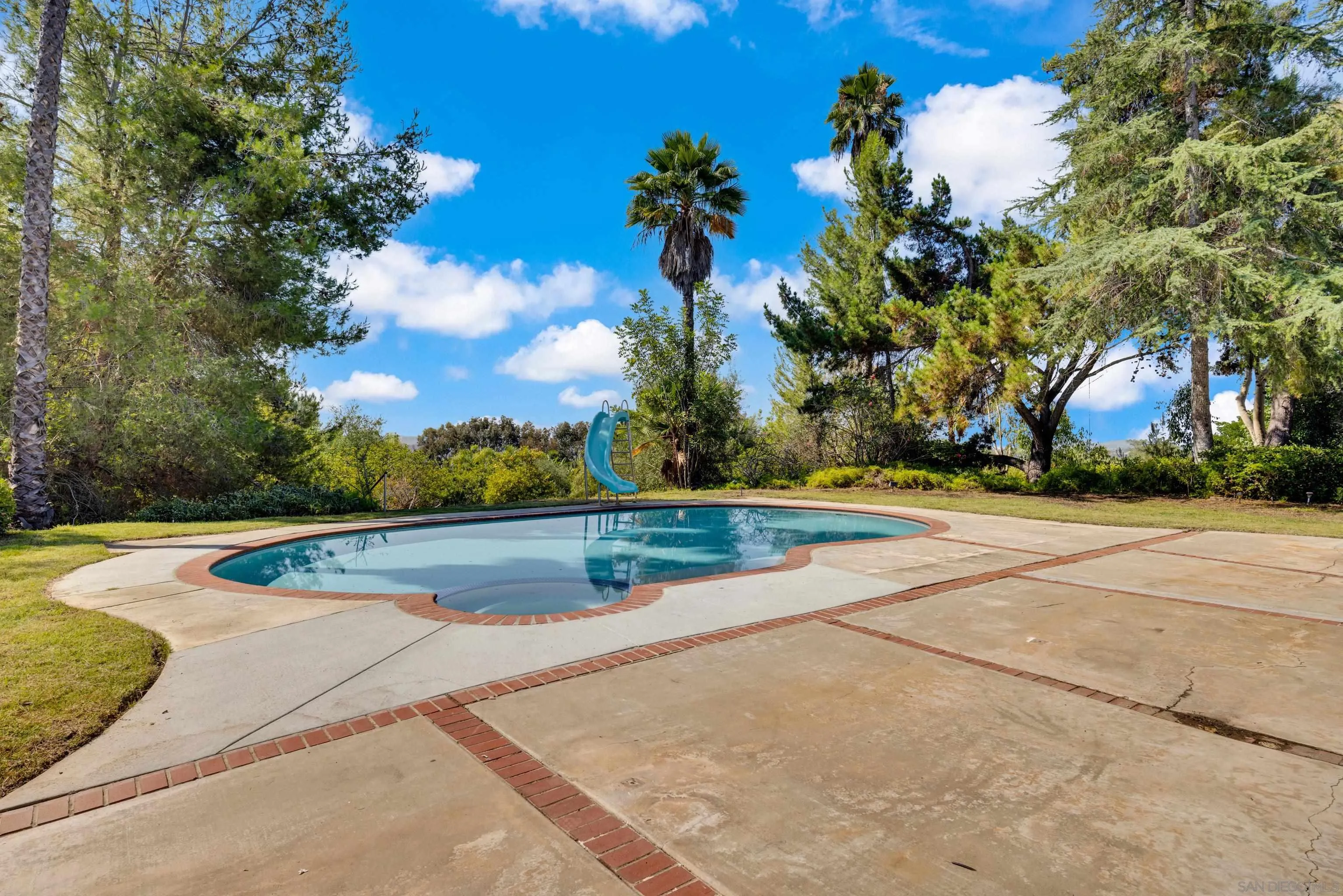 https://cdn.realtyfeed.com/cdn/127/250036268/7f401dc7d73cc35fdeb405de8ed32be7.webp