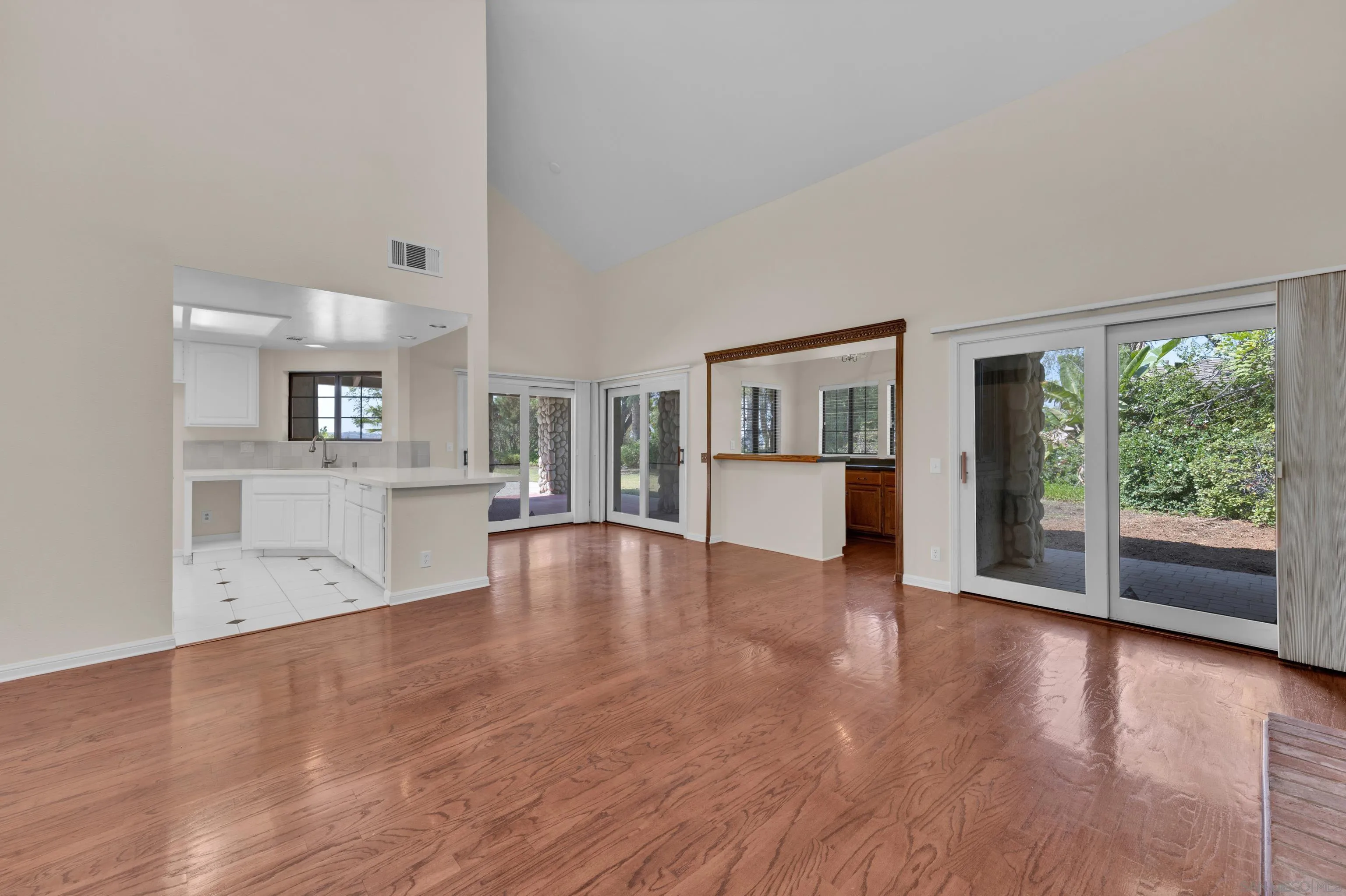https://cdn.realtyfeed.com/cdn/127/250036268/9ff150b2e6c86641d7d8ceb4789d03f9.webp