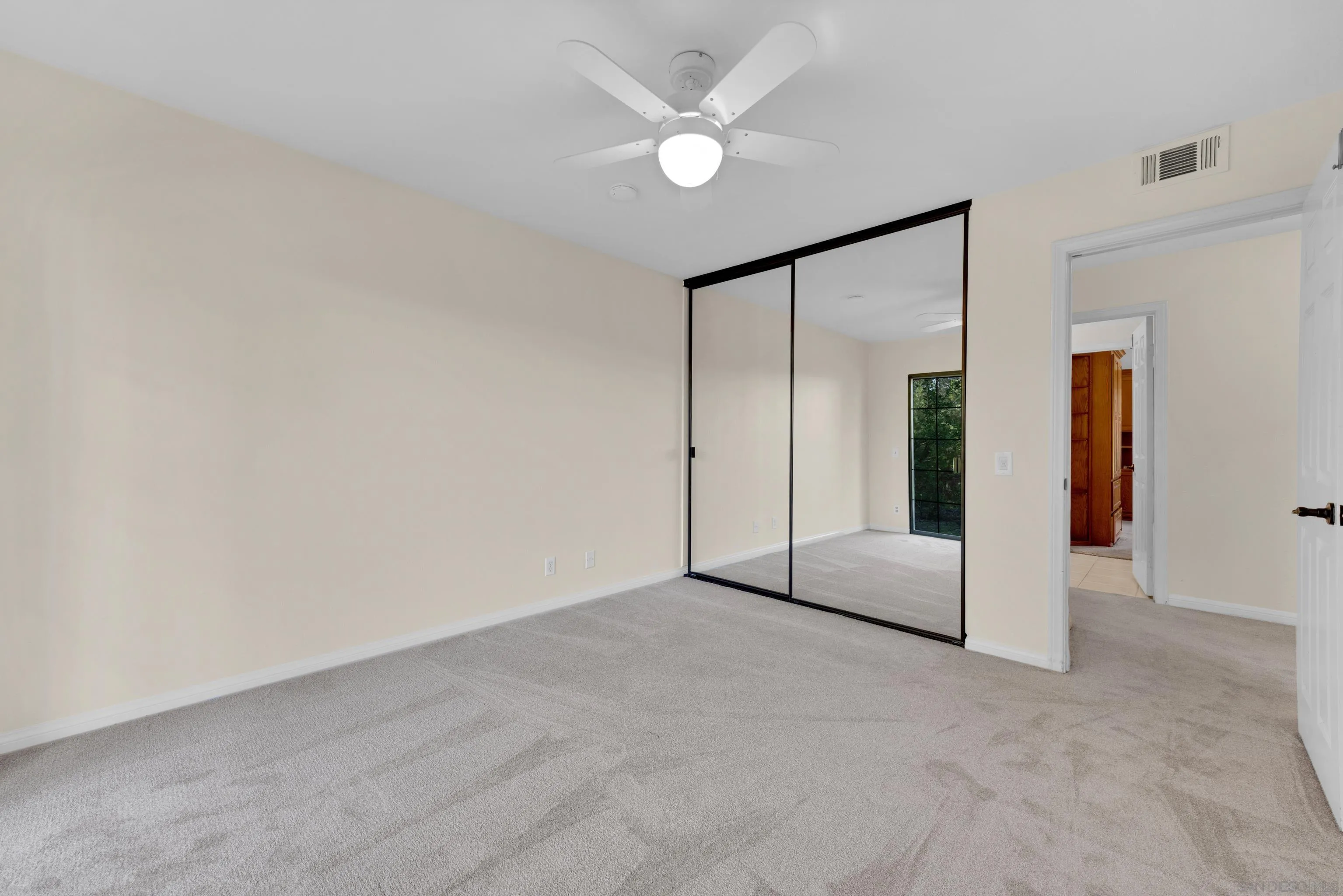 https://cdn.realtyfeed.com/cdn/127/250036268/a3350d72ac1a0336d37954e61232300d.webp