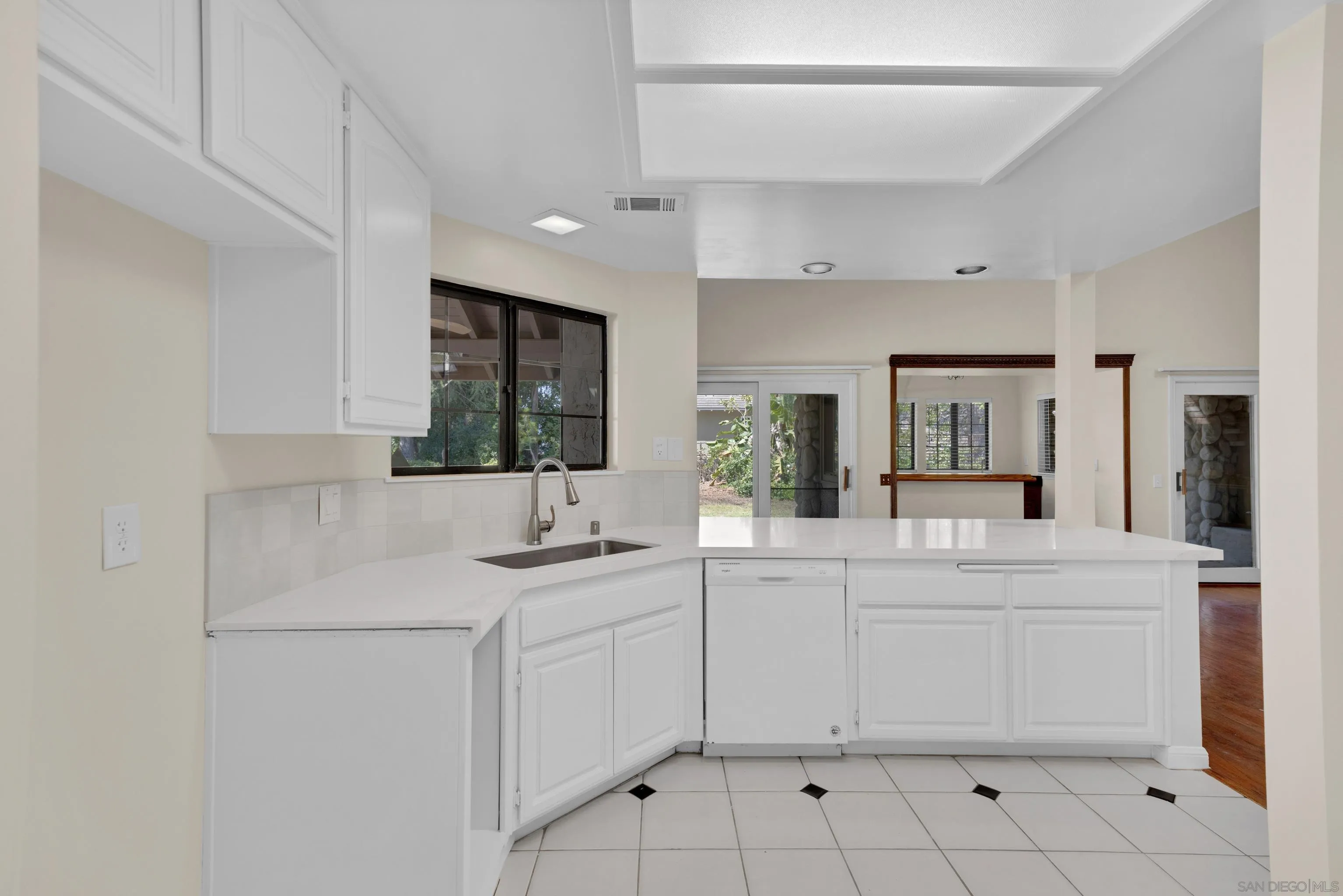 https://cdn.realtyfeed.com/cdn/127/250036268/bd7db4d51635fff78ee0c9c4b8964552.webp