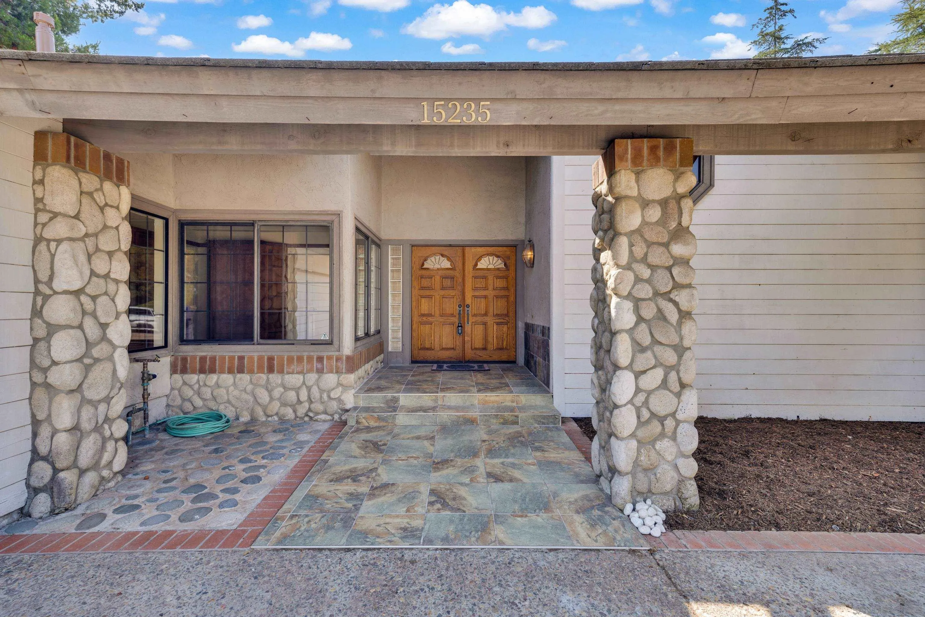 https://cdn.realtyfeed.com/cdn/127/250036268/bd8769cd02eaaccf2f47816b17f50c96.webp