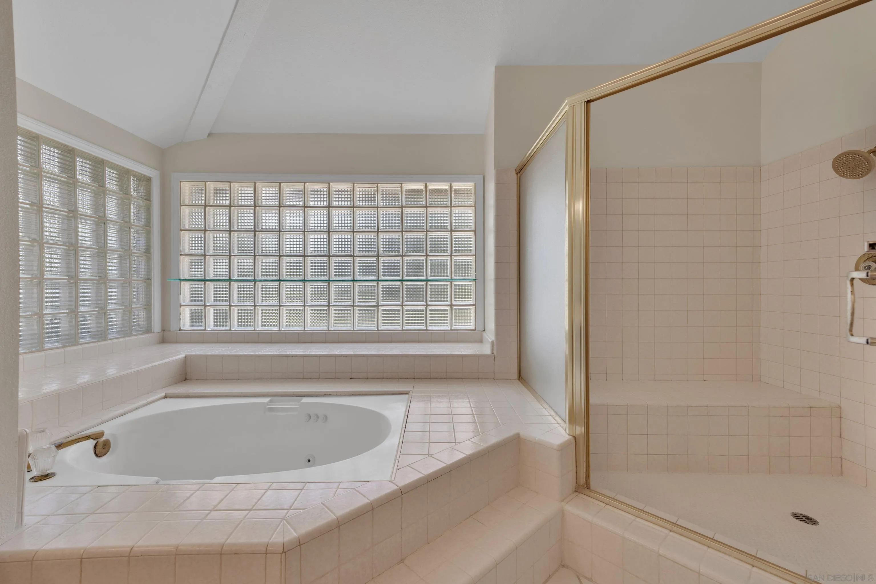 https://cdn.realtyfeed.com/cdn/127/250036268/d97d760370089fa27e58e6c5dc45a7f2.webp