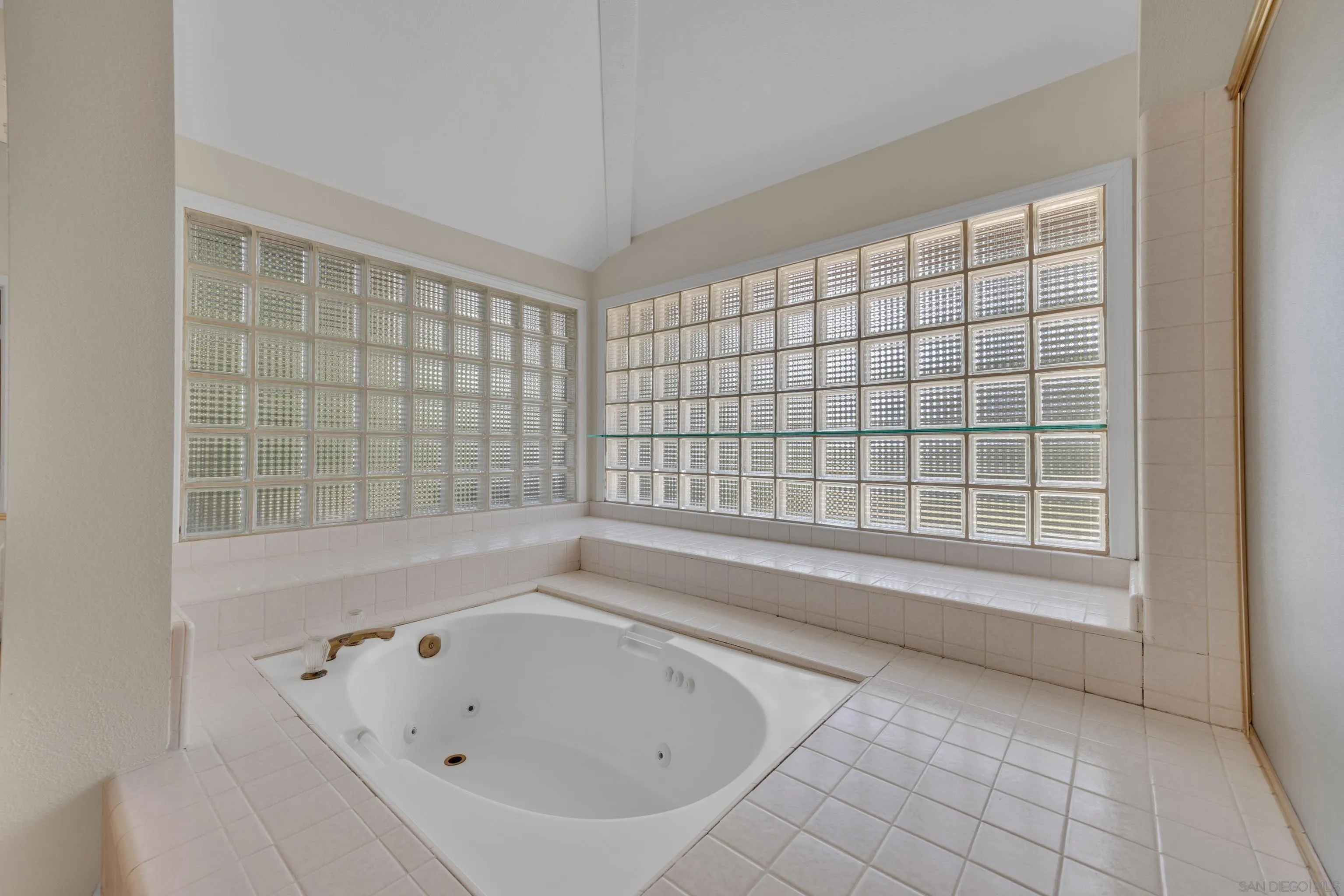 https://cdn.realtyfeed.com/cdn/127/250036268/e90f9bb17be42cd86198762c9638a5ef.webp