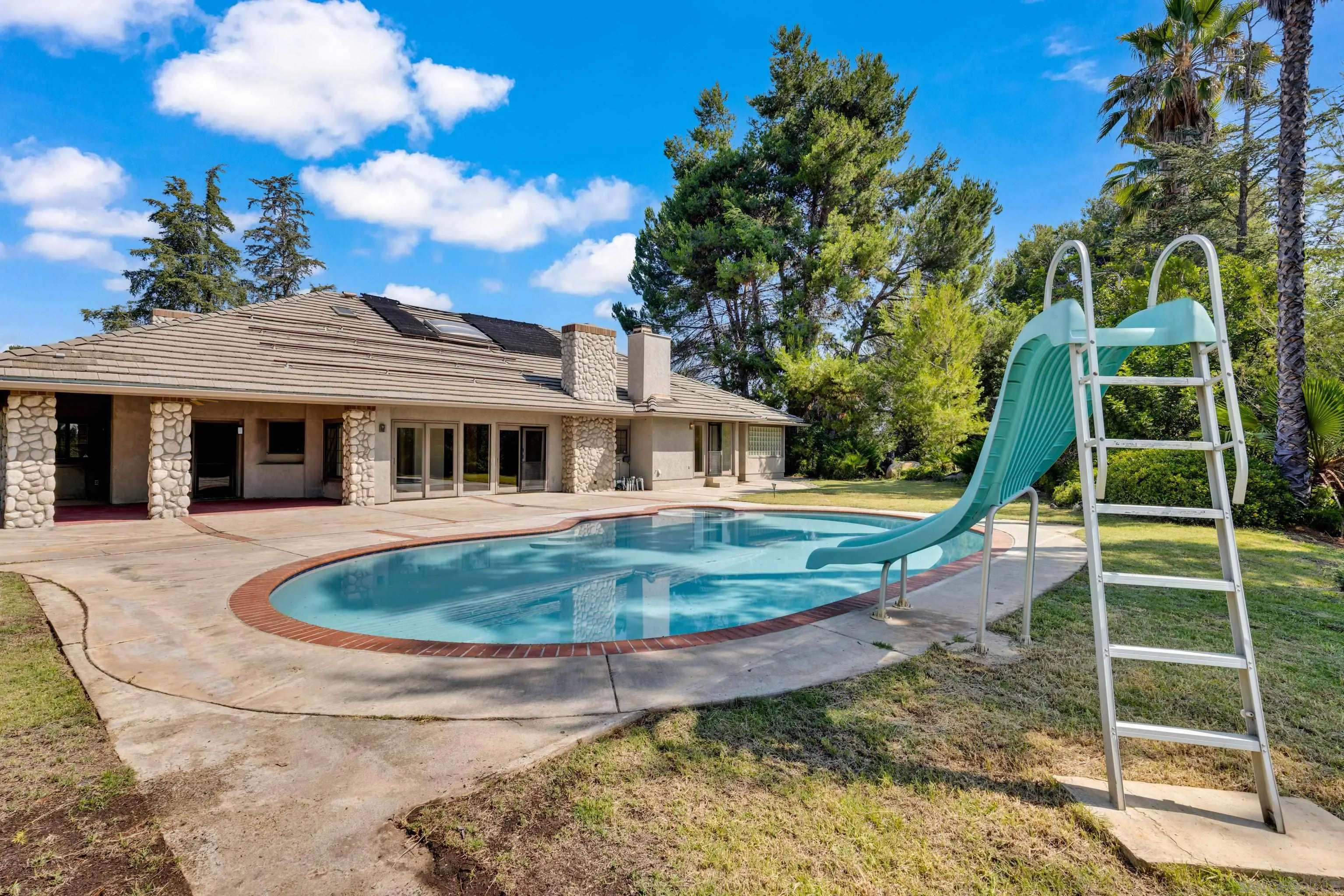 https://cdn.realtyfeed.com/cdn/127/250036268/eaf1e72e4a08d9a72d6bfdaed7cb5a5d.webp