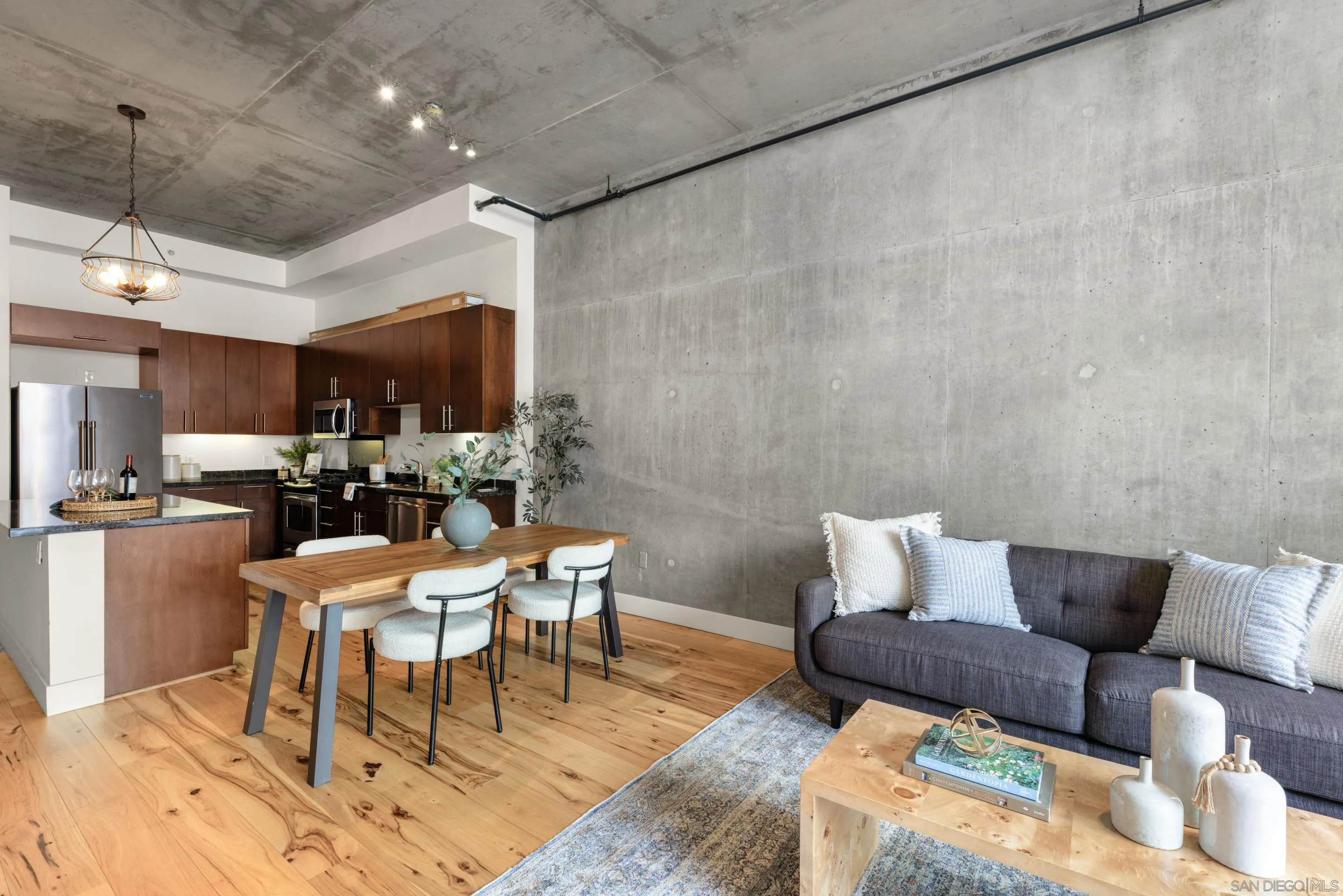 https://cdn.realtyfeed.com/cdn/127/250036269/005b58425afd1d9f4a23d96678fbbe4f.webp