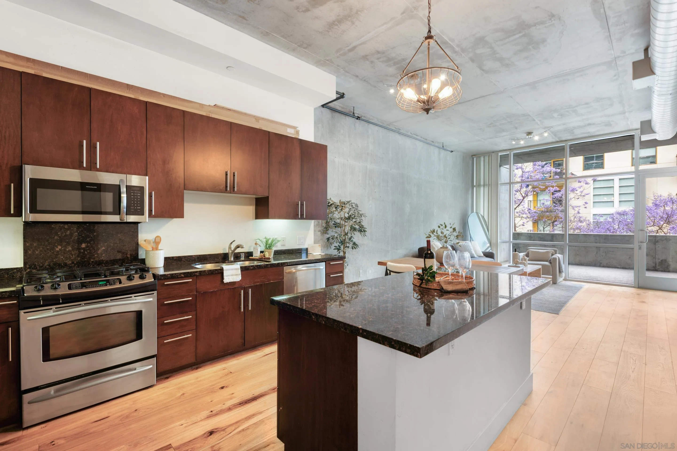 https://cdn.realtyfeed.com/cdn/127/250036269/113e7ff4edbfd0acb809e6a256963825.webp