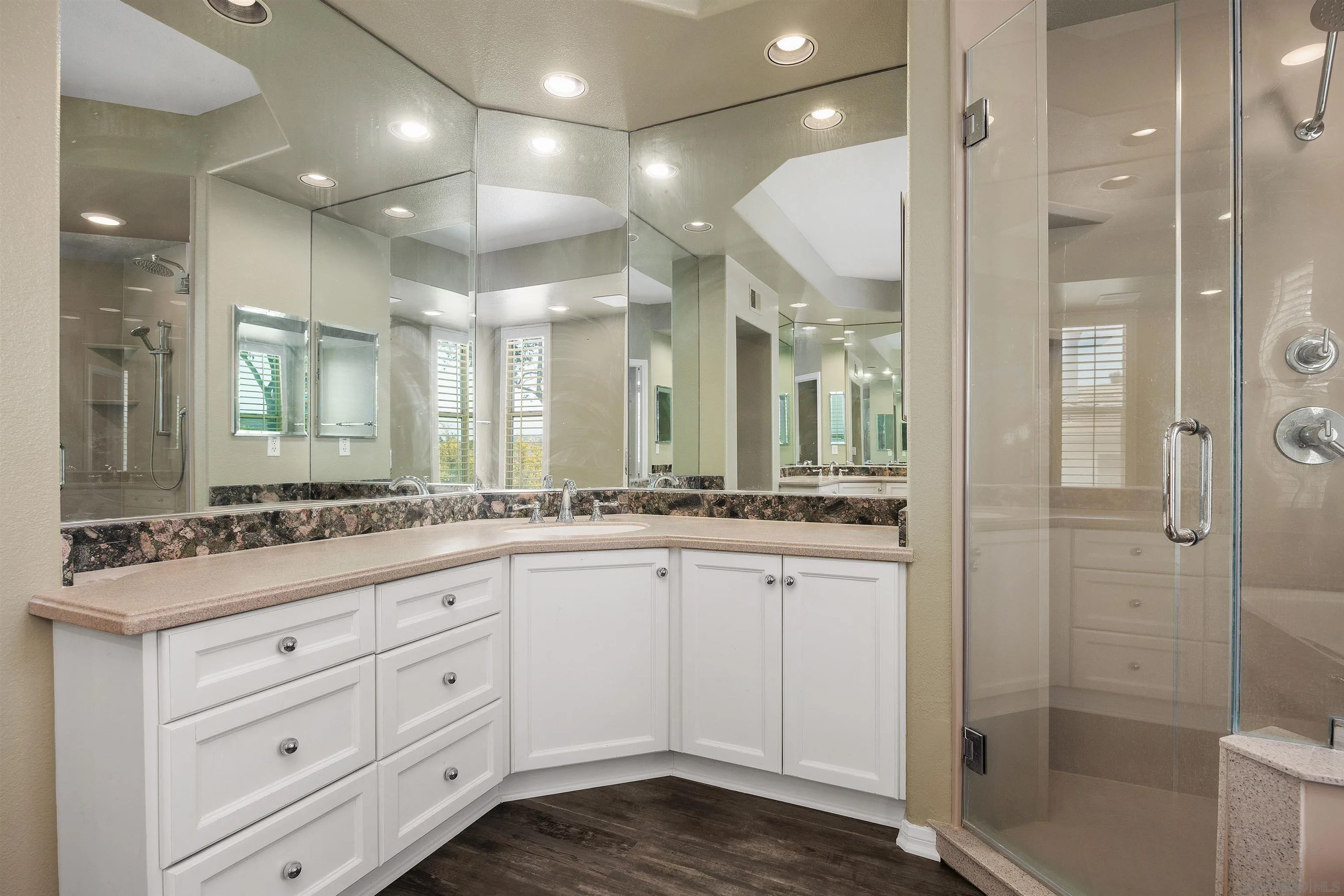 https://cdn.realtyfeed.com/cdn/127/250036272/04fb59364762f072da8808b58ecd4d18.webp